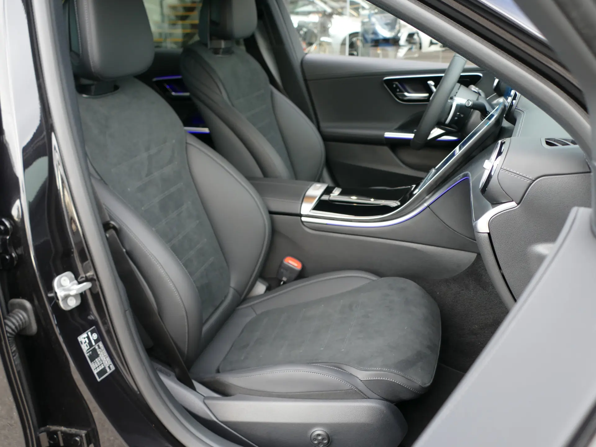 Mercedes-Benz C 300 e AMG Line 28