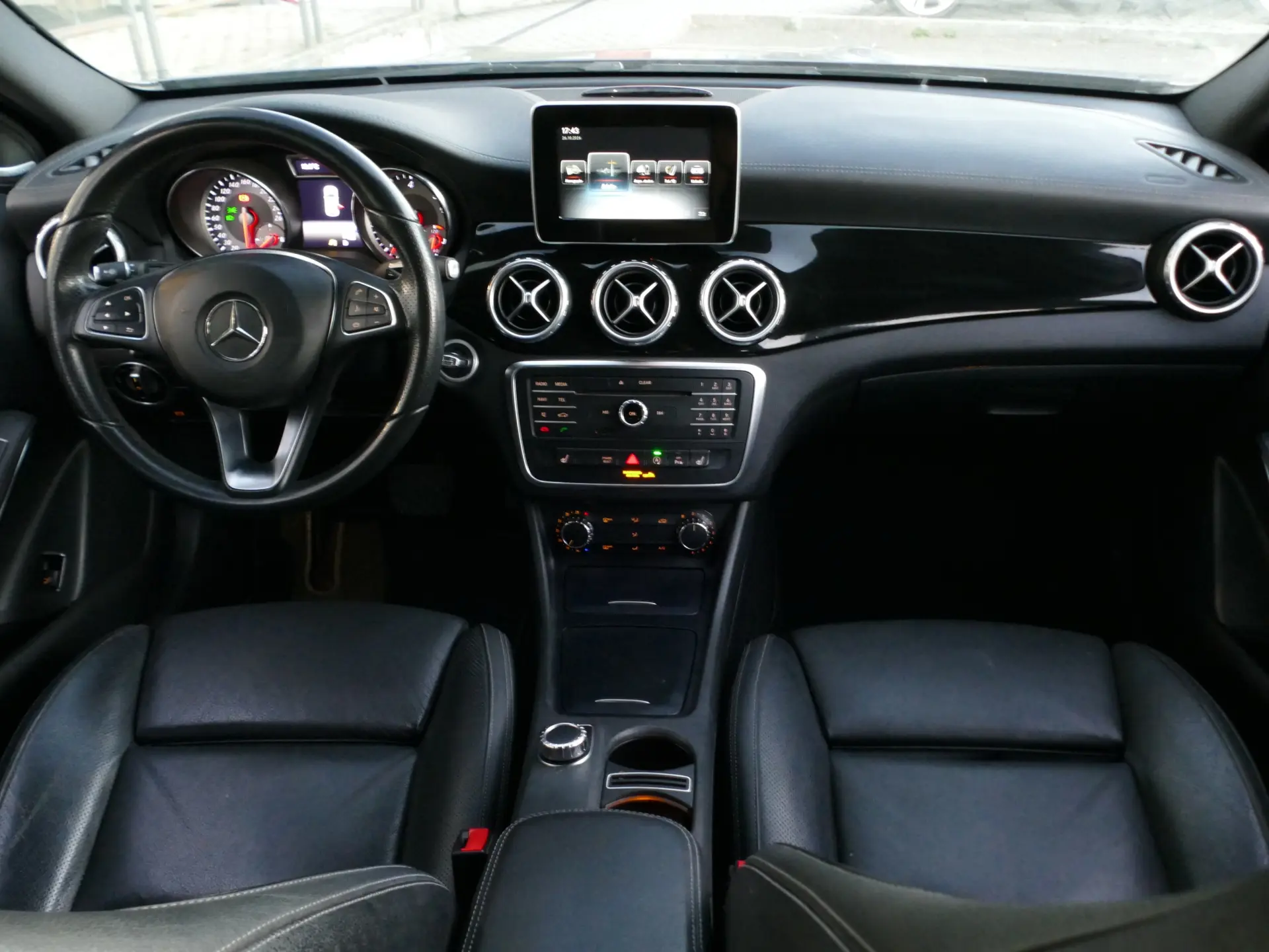 Mercedes-Benz GLA 220 d Urban 37