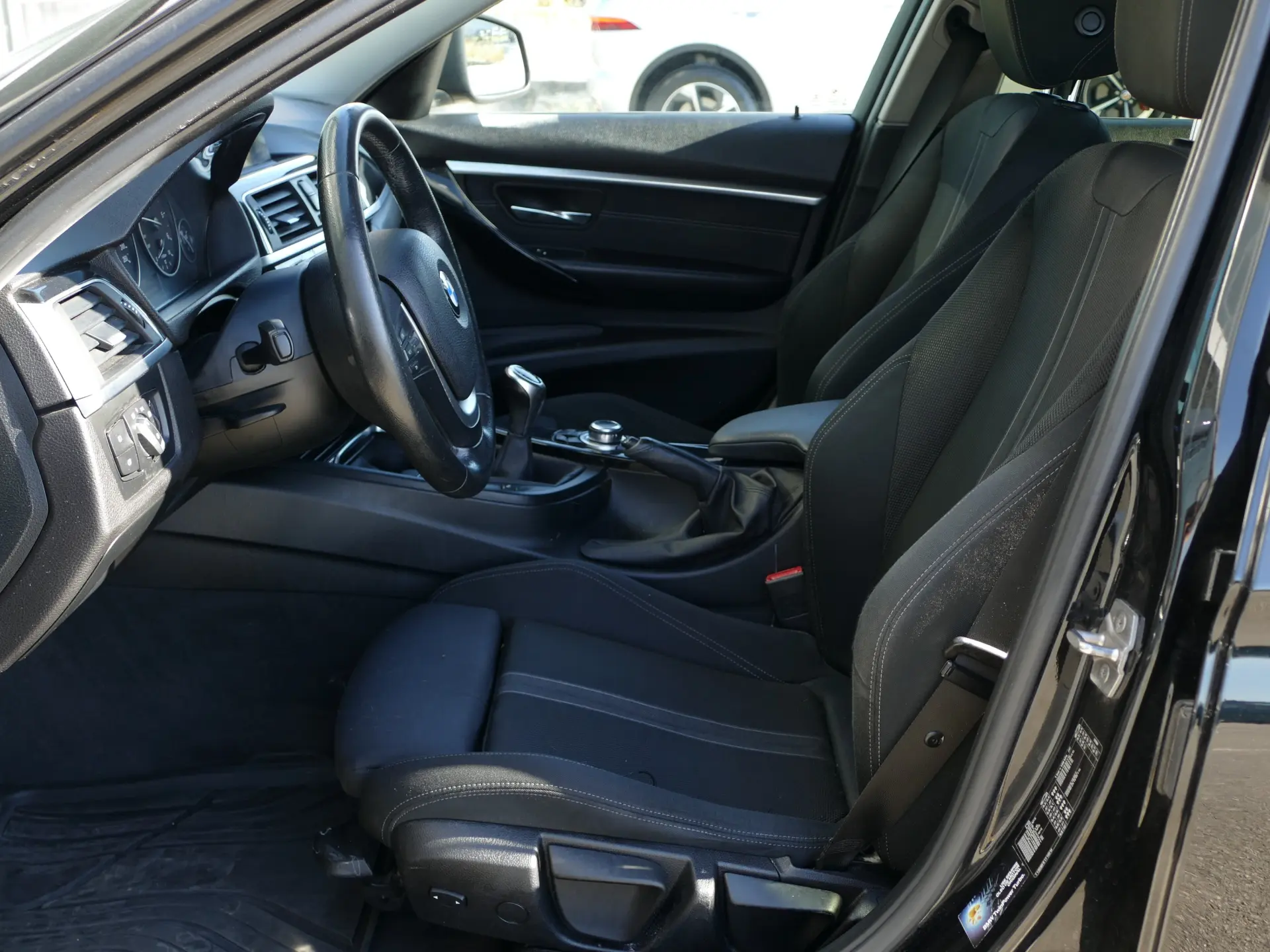 BMW 318 d Line Sport 29