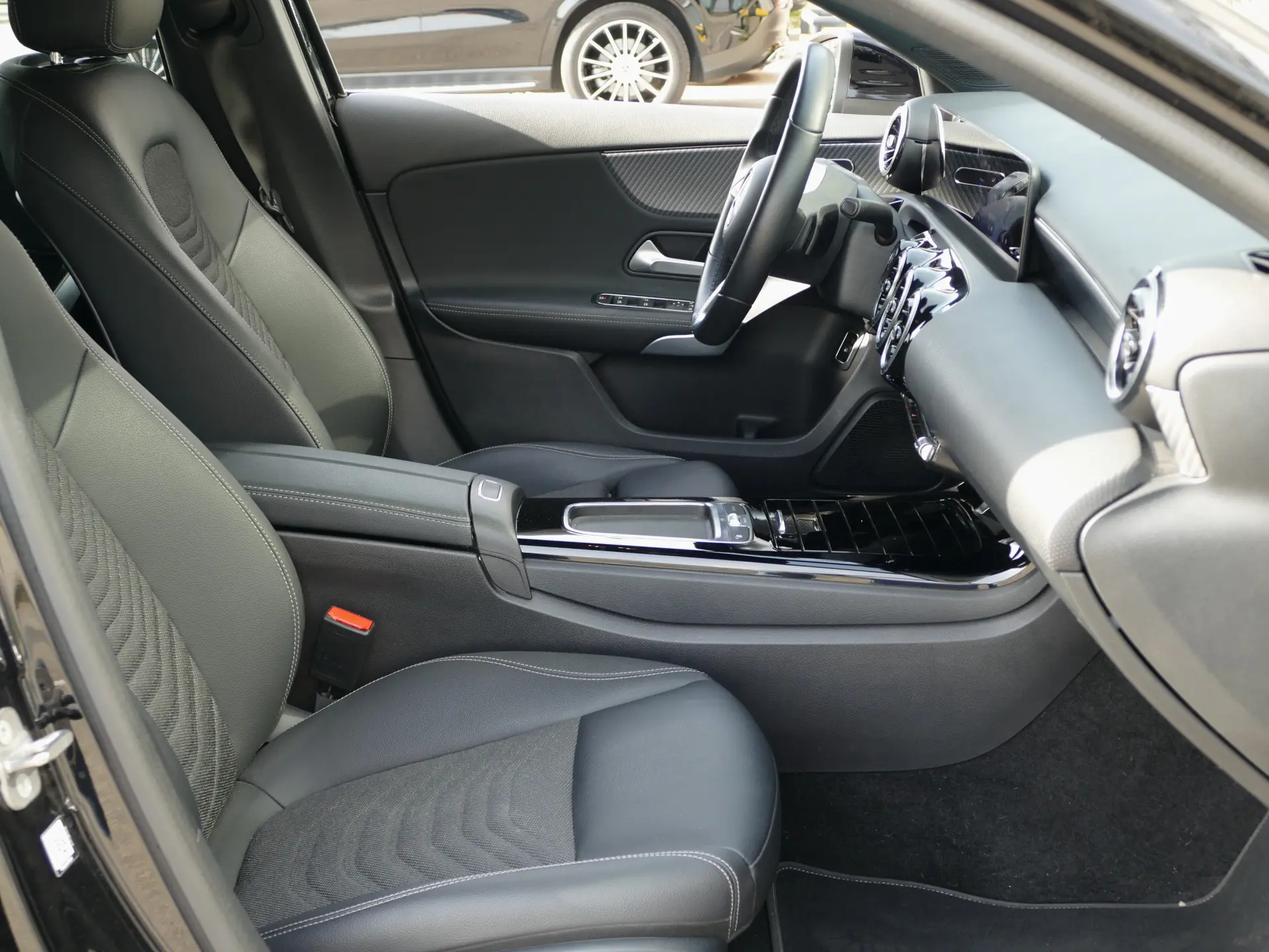 Mercedes-Benz A 250 e Progressive 27