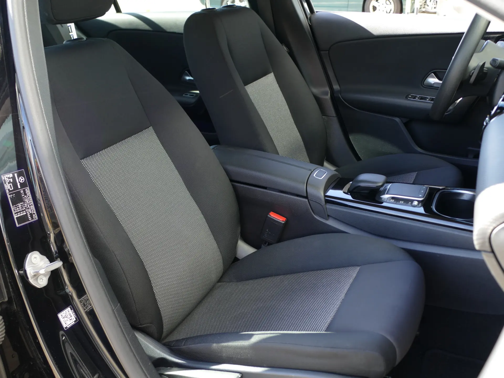 Mercedes-Benz A 250 Limousine e Style Plus 28