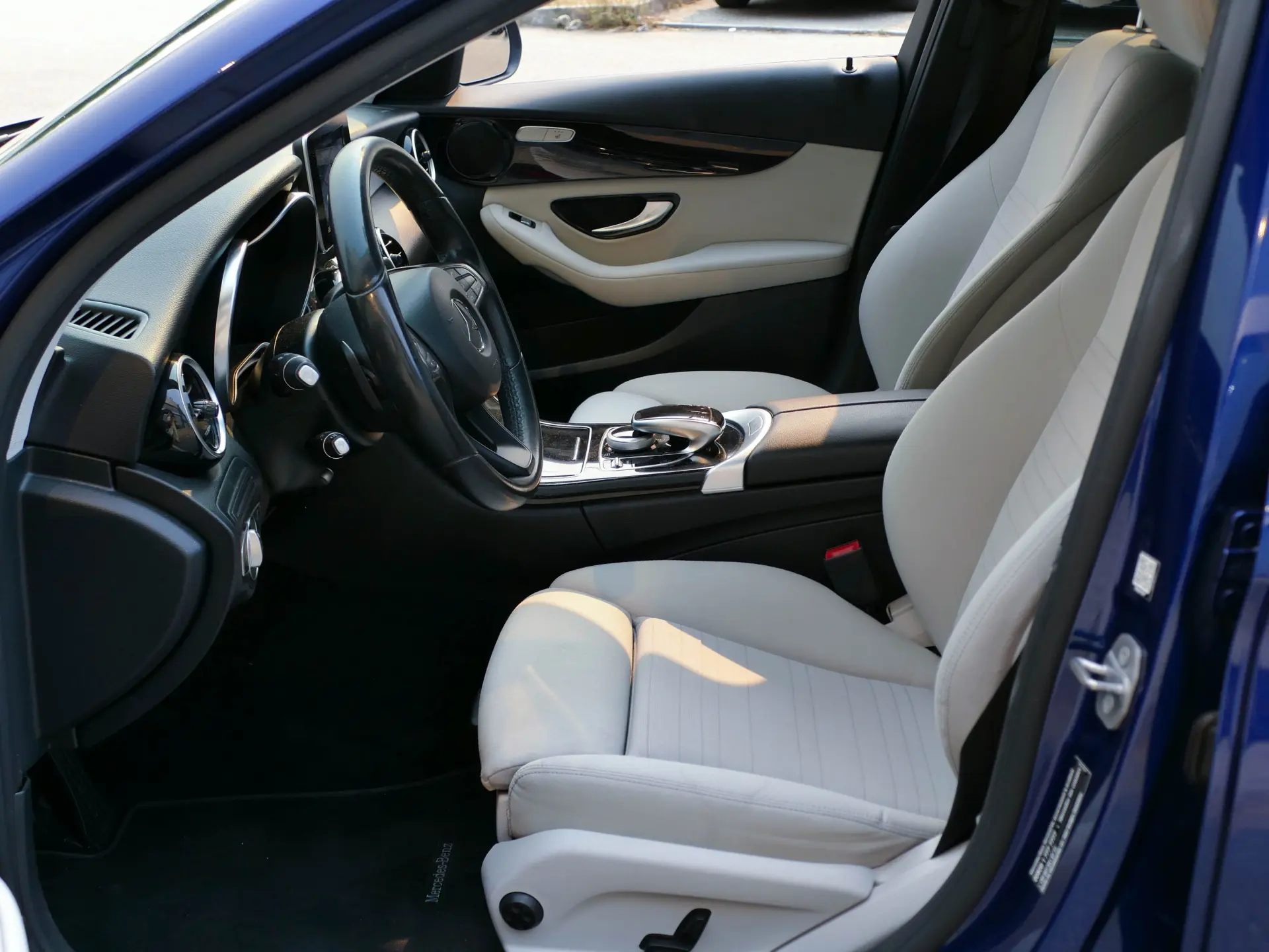 Mercedes-Benz C 300 h Avantgarde+ 26