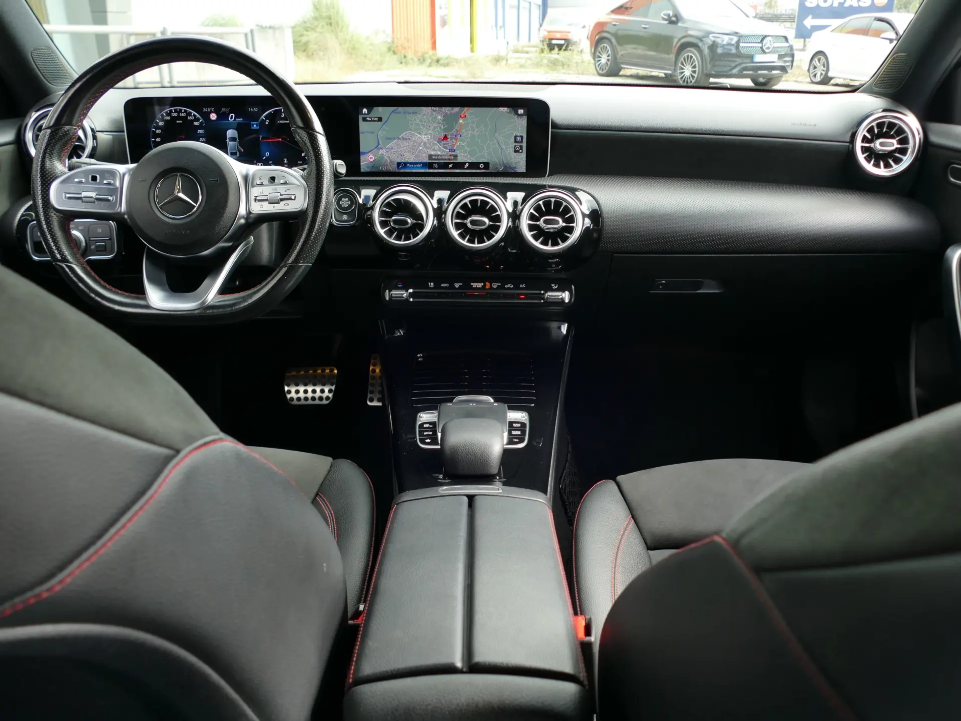 Mercedes-Benz A 180 Limousine d AMG Line Aut. 36