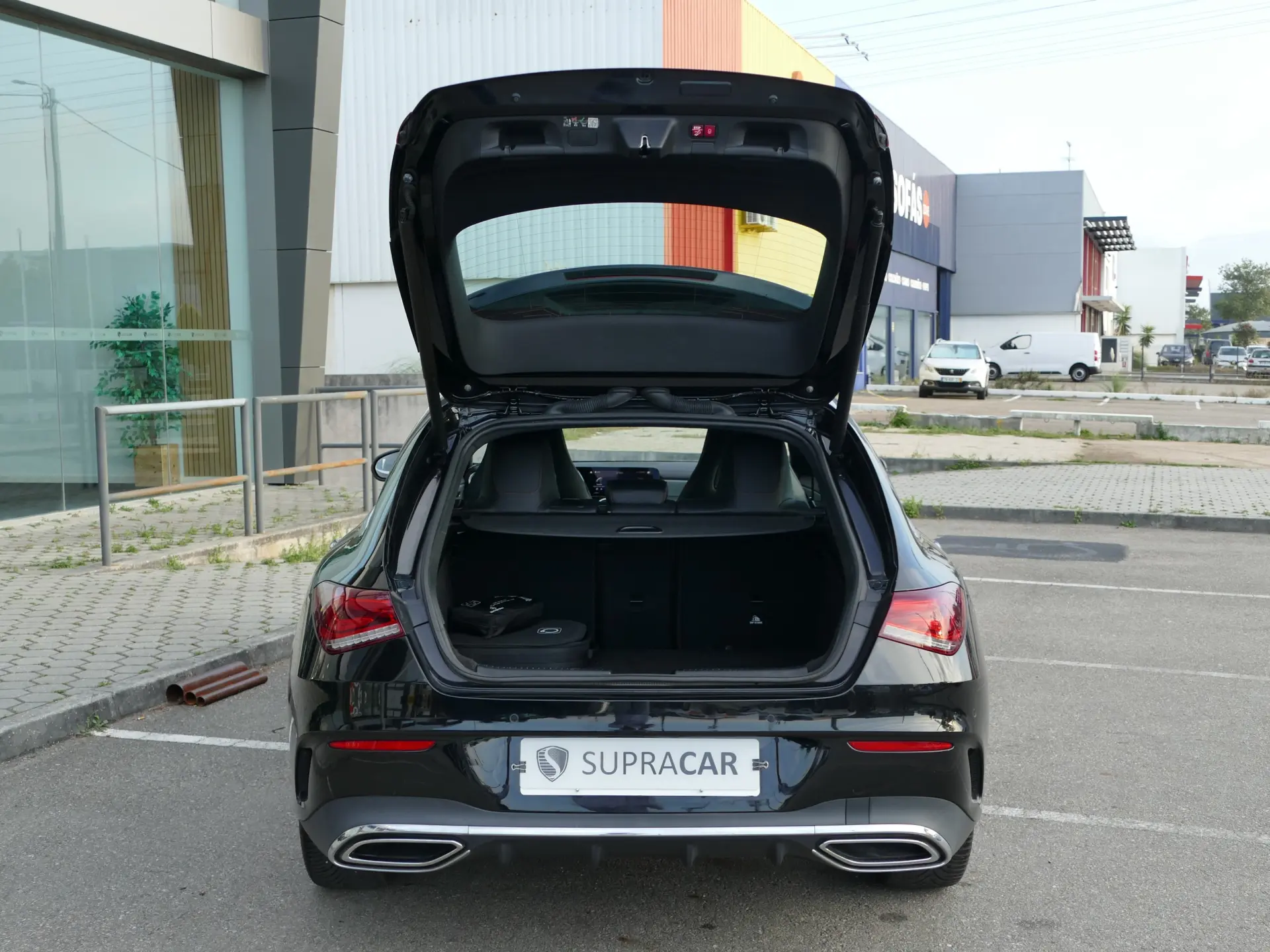 Mercedes-Benz CLA 250 e Shooting Brake AMG Line 12