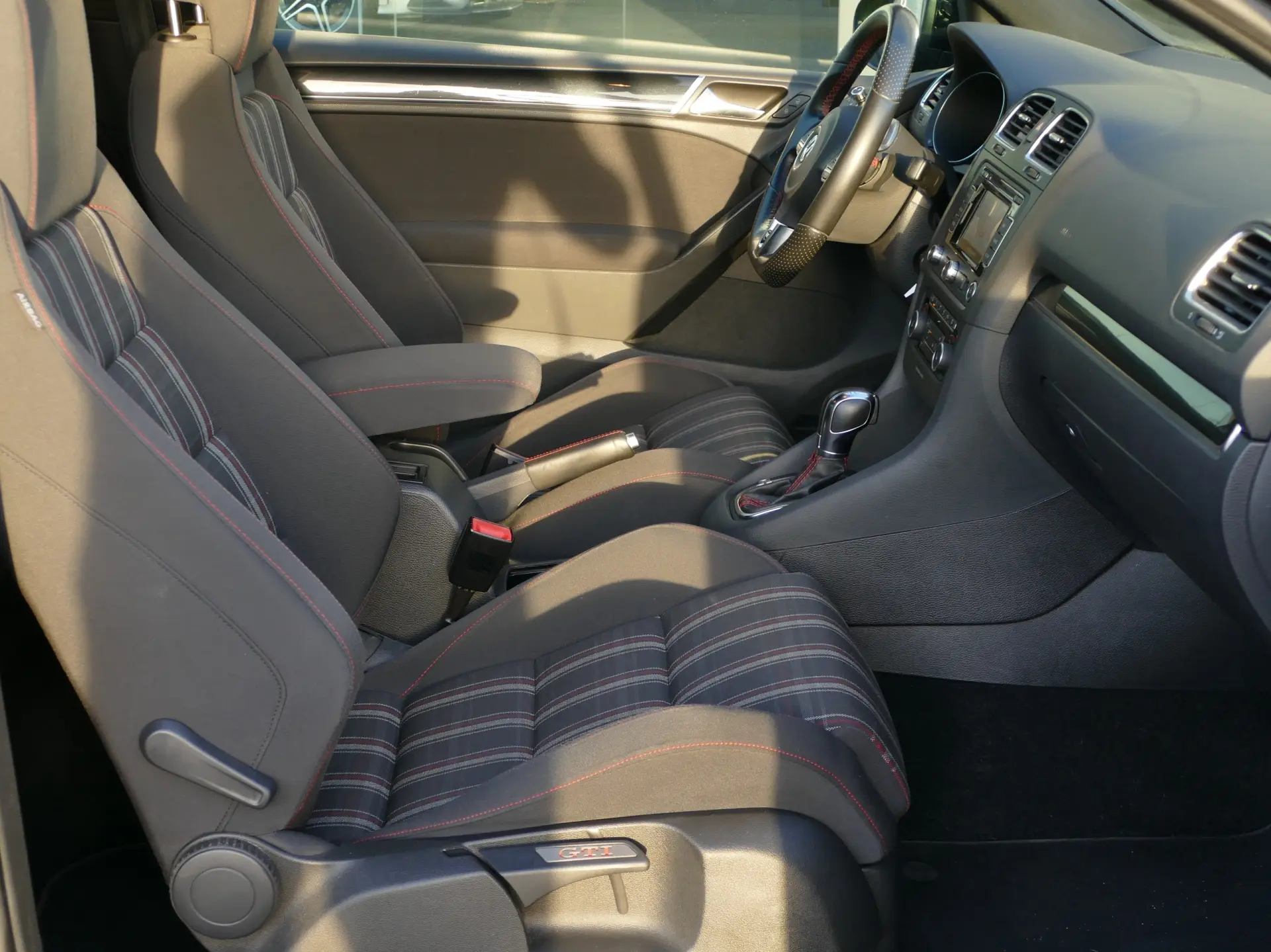 Volkswagen Golf 2.0 TSi GTI DSG 28