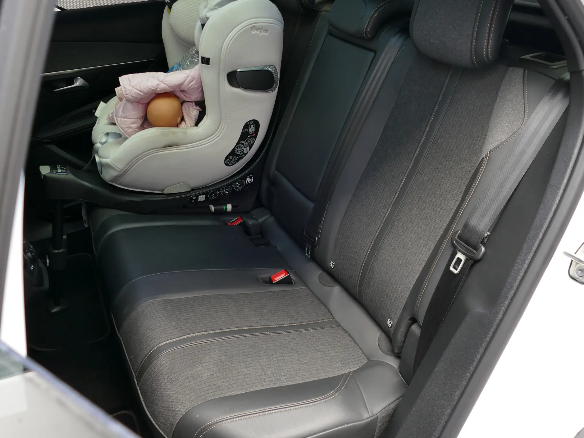 Peugeot 3008 1.5 BlueHDi GT Line EAT8 24