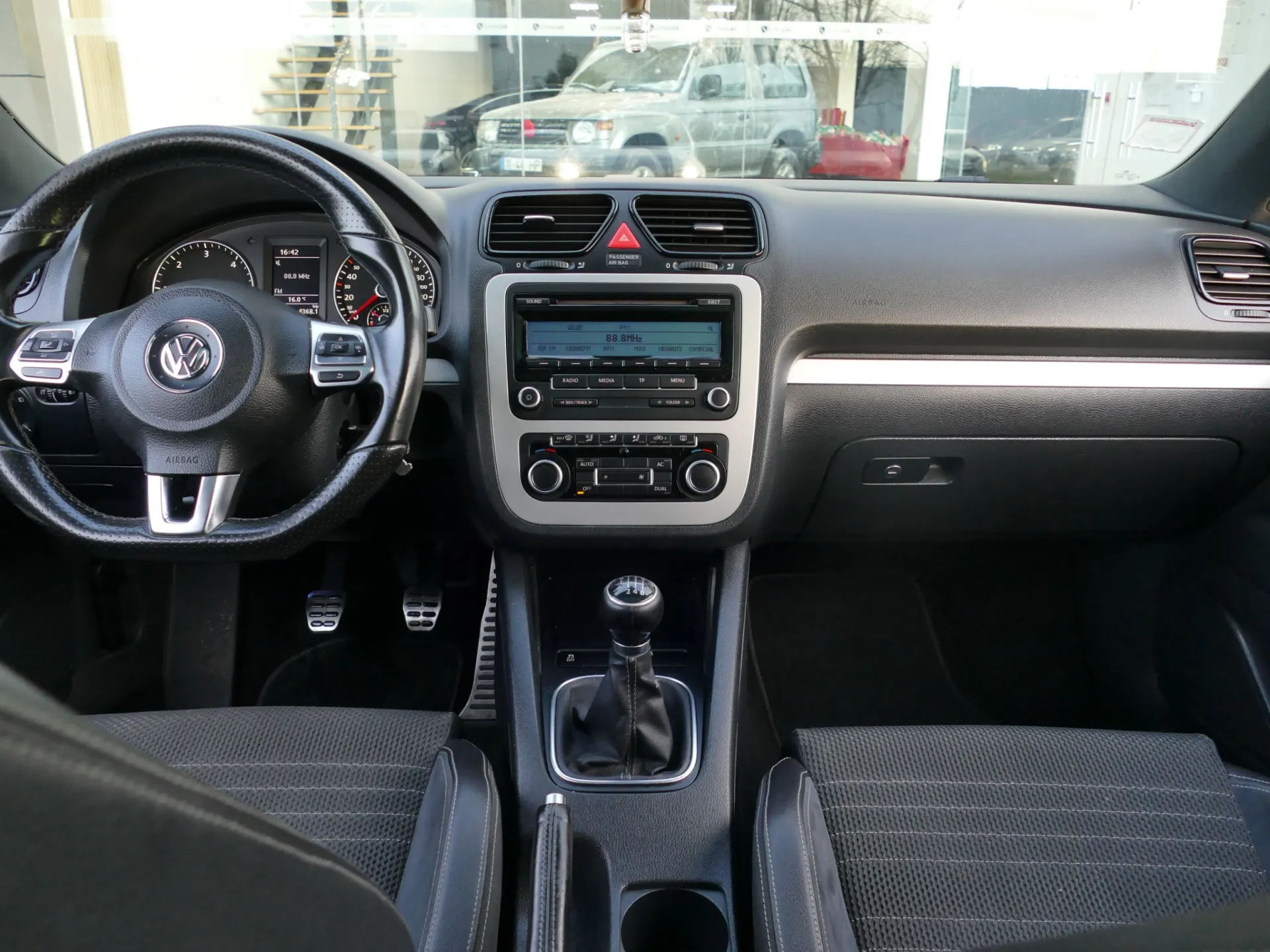 Volkswagen Scirocco 2.0 TDI Sport 29