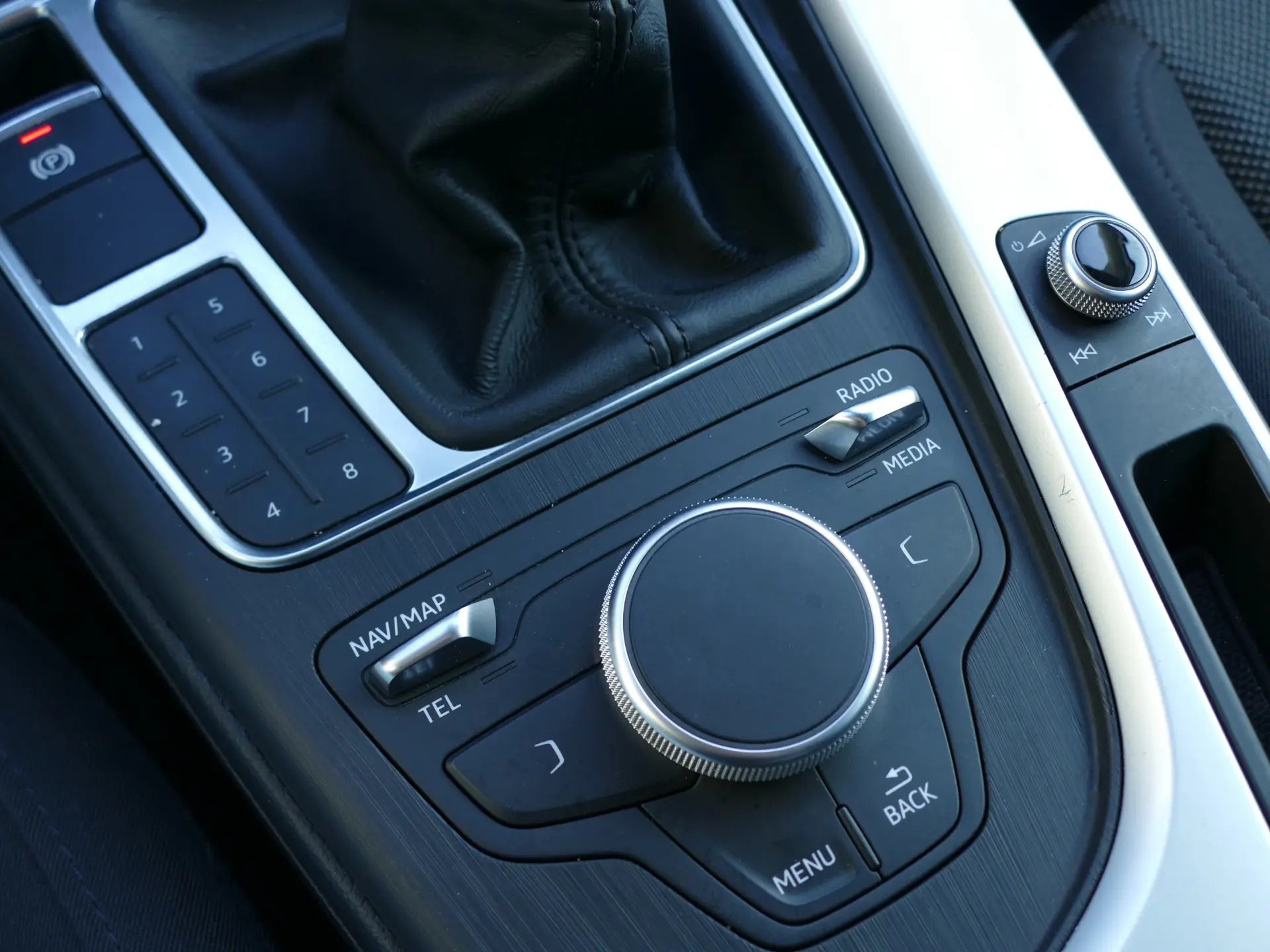 Audi A4 Avant 2.0 TDI 23