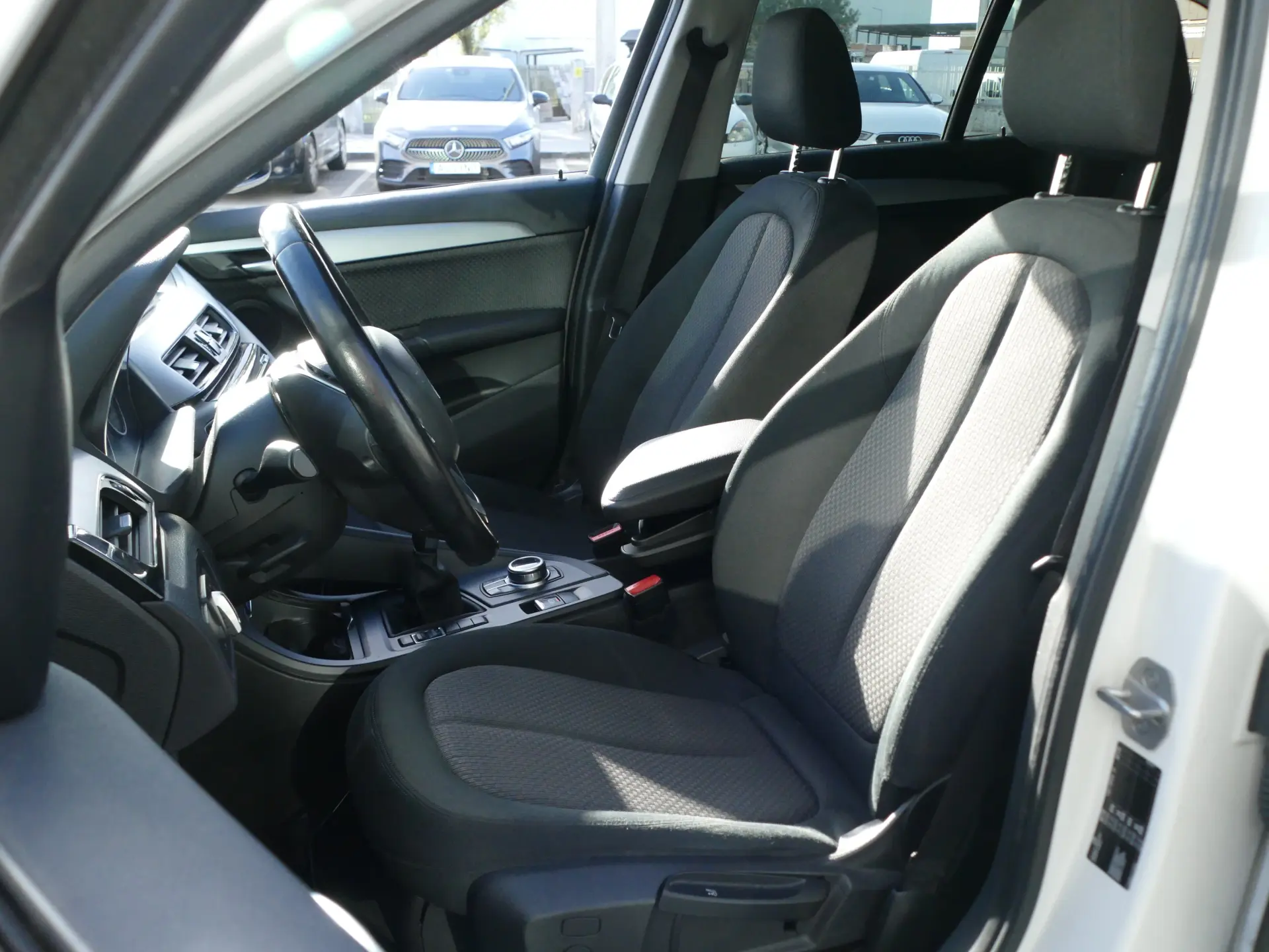 BMW X1 16 d sDrive Advantage 28