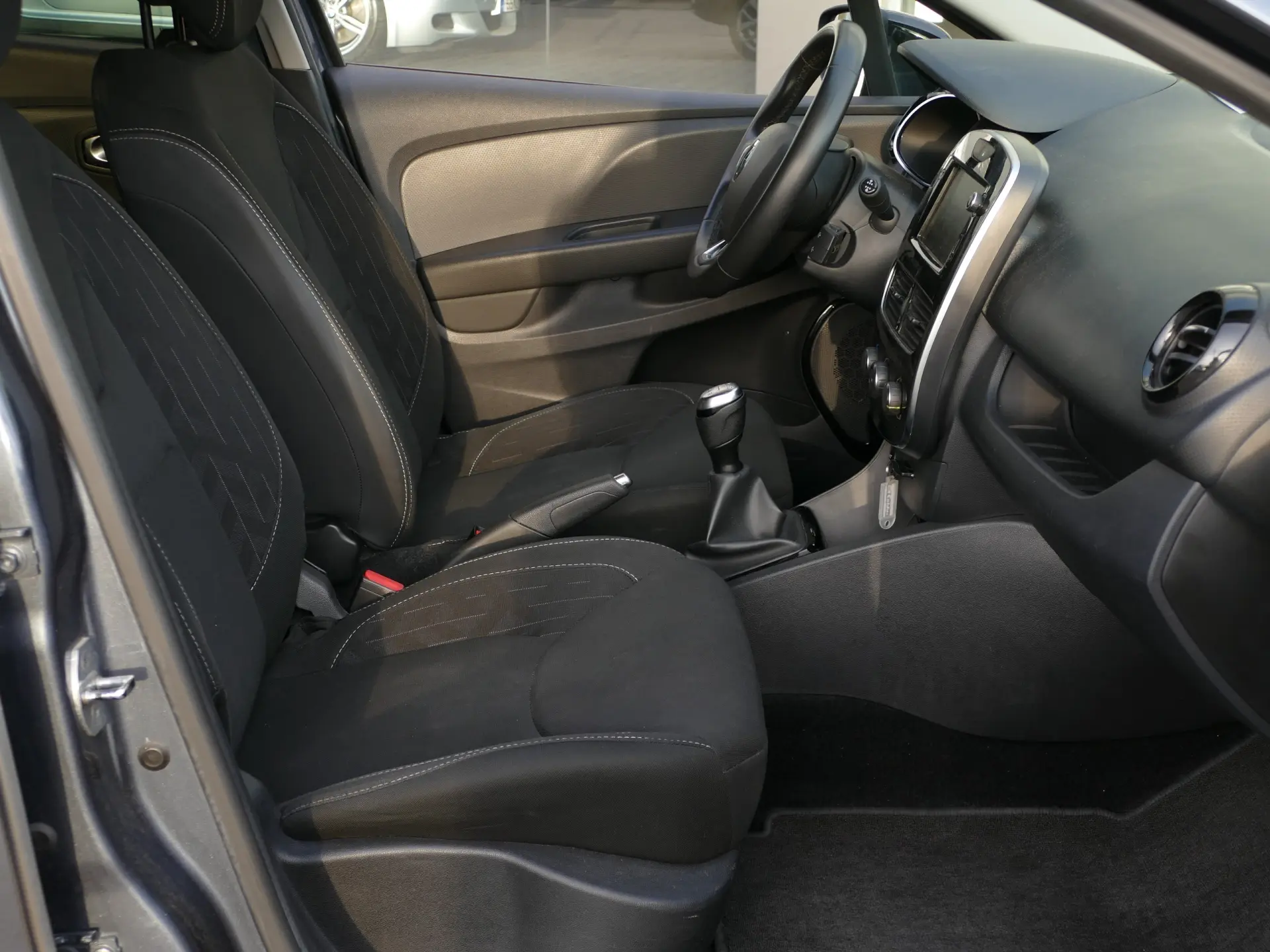 Renault Clio Sport Tourer 0.9 TCe Limited 28