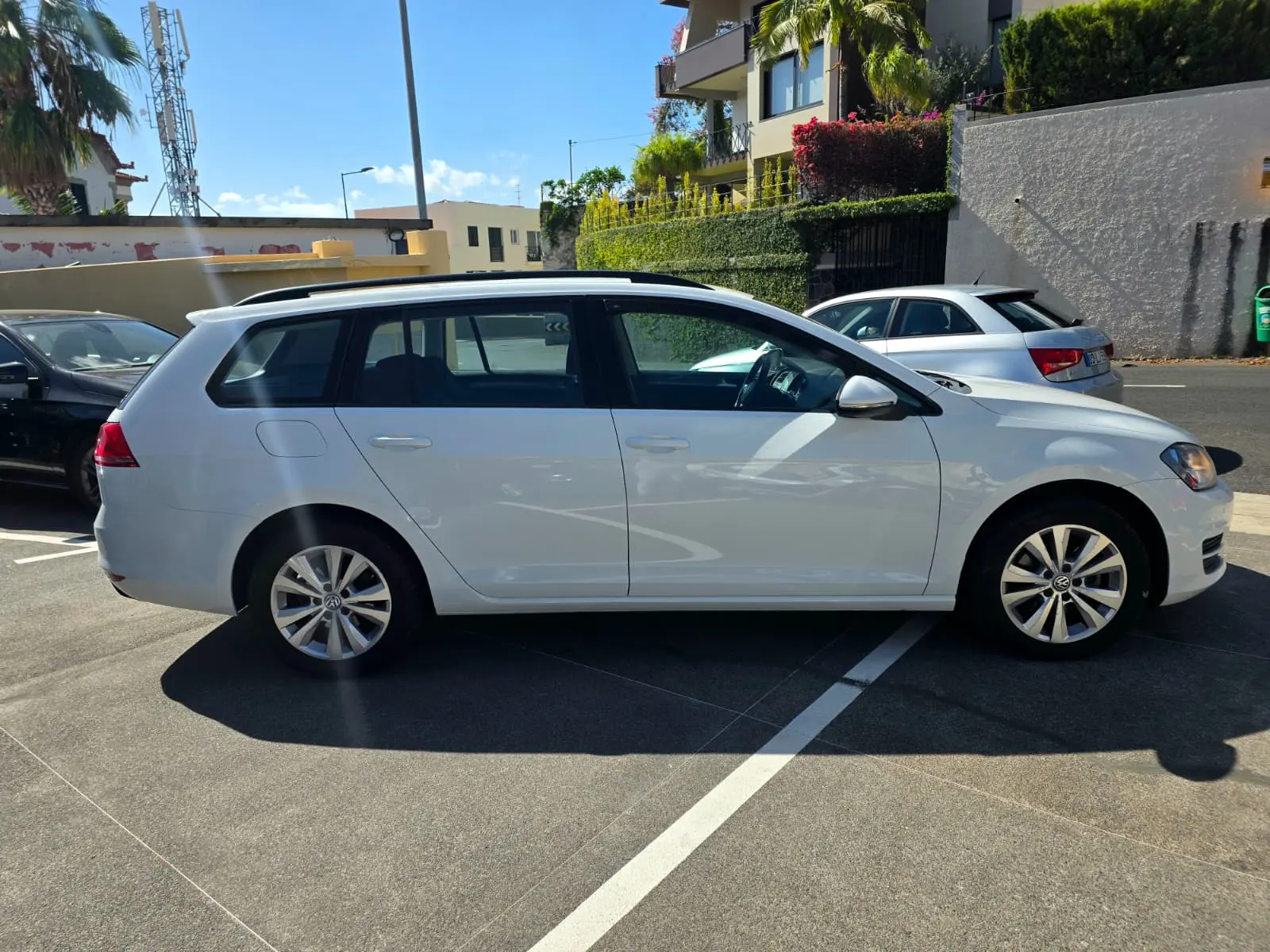 Volkswagen Golf 1.6 TDi Confortline 4