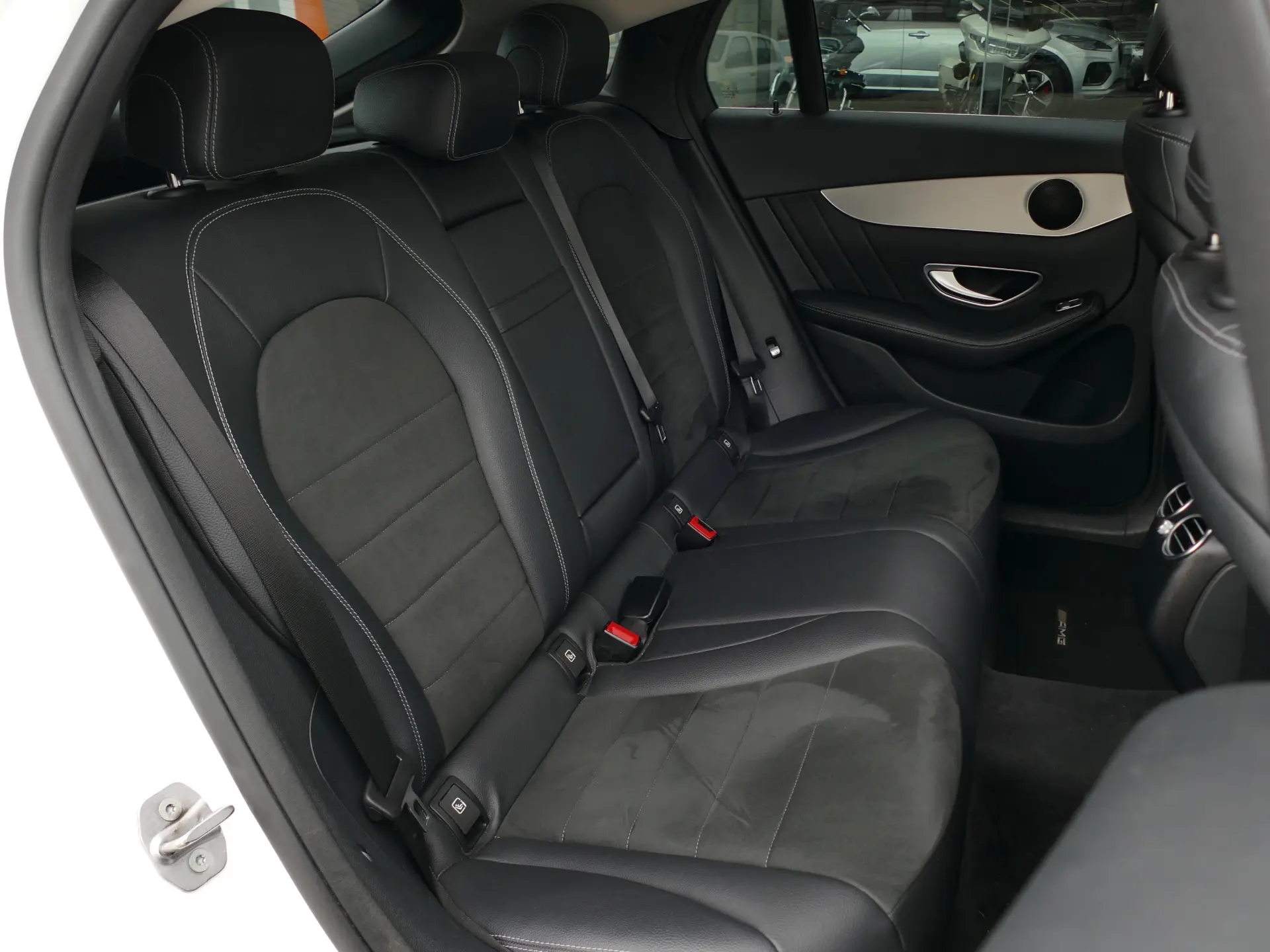 Mercedes-Benz GLC 220 d 4Matic 9G-TRONIC AMG Line 37