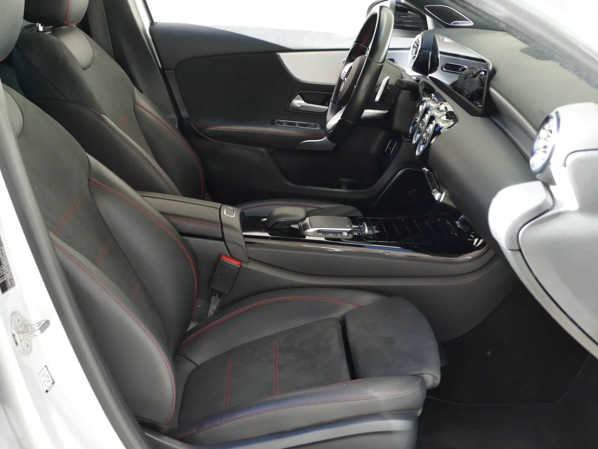 Mercedes-Benz A 200 Limousine AMG Line Aut. 30