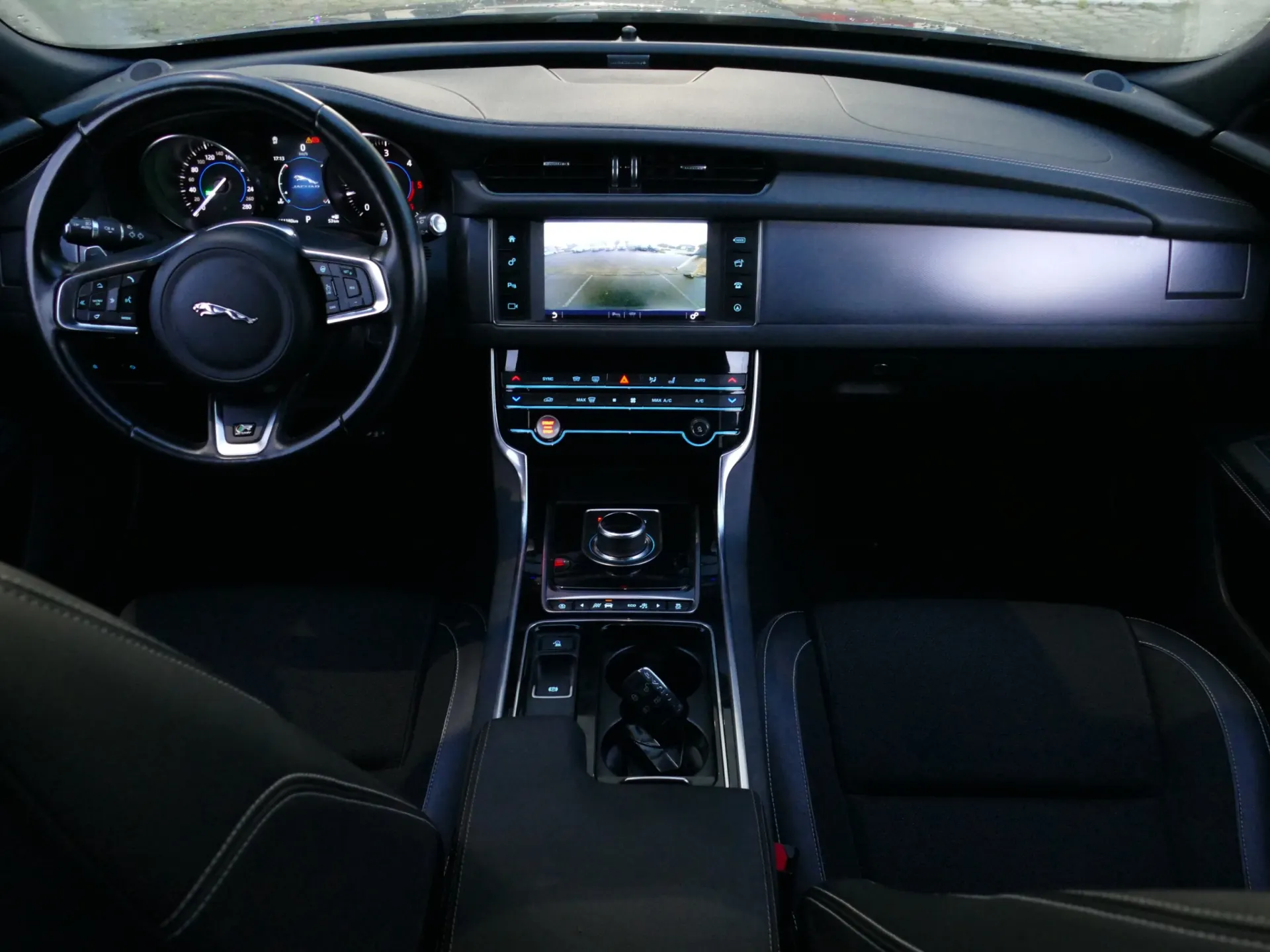 Jaguar XF Sportbrake 2.0 D R-Sport Aut. 39