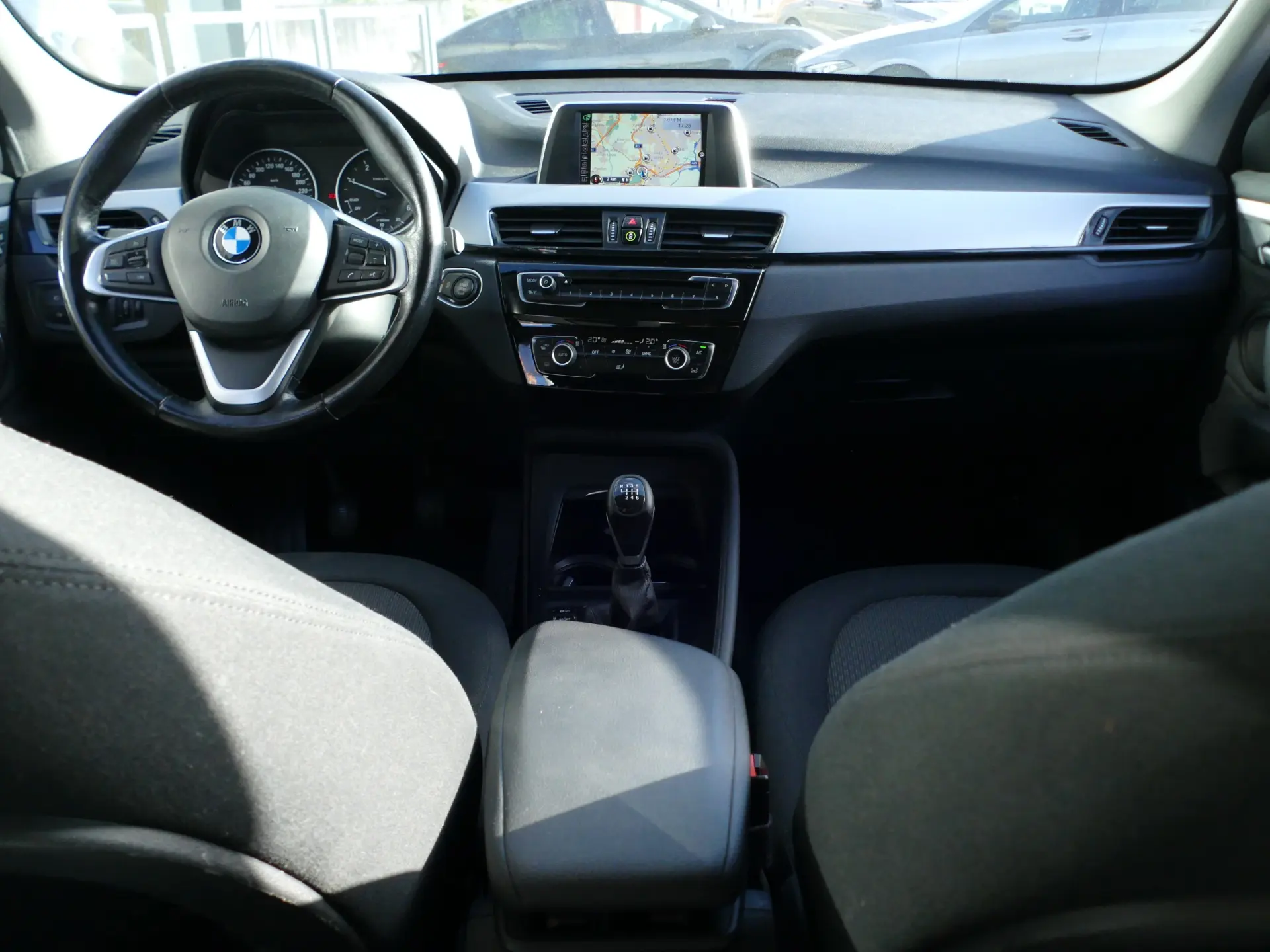 BMW X1 16 d sDrive Advantage 38