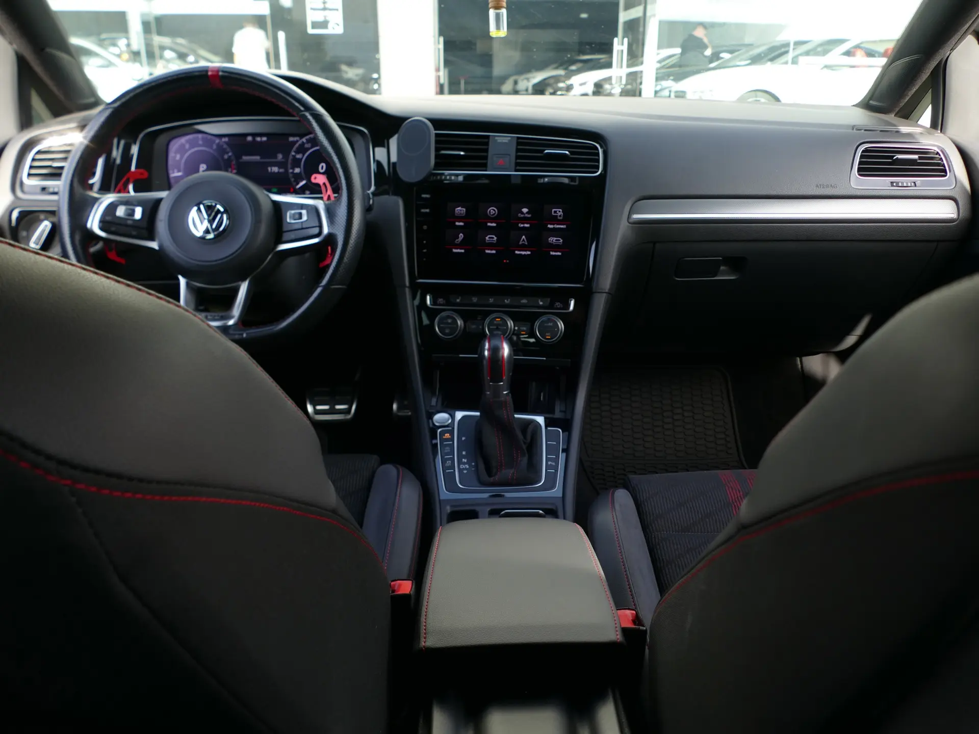 Volkswagen Golf 2.0 TSI GTi TCR DSG 39