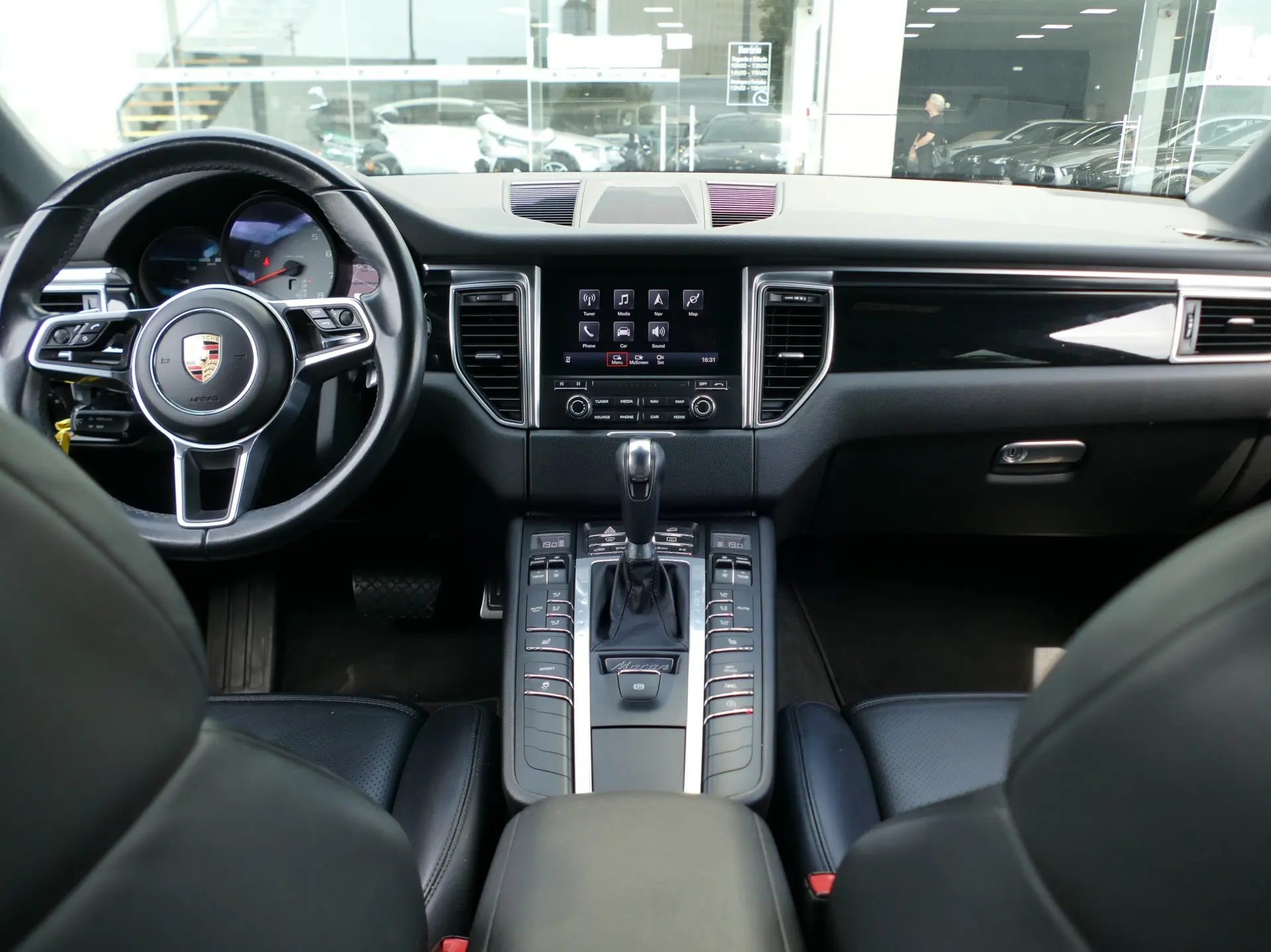Porsche Macan S 42