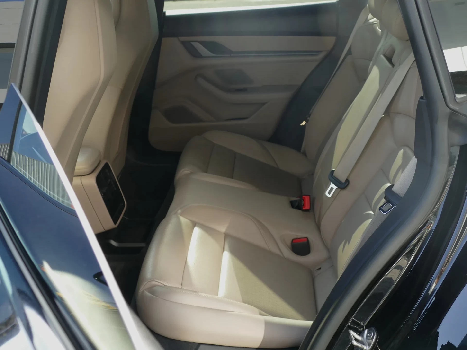 Porsche Taycan Sport Turismo 4S 39