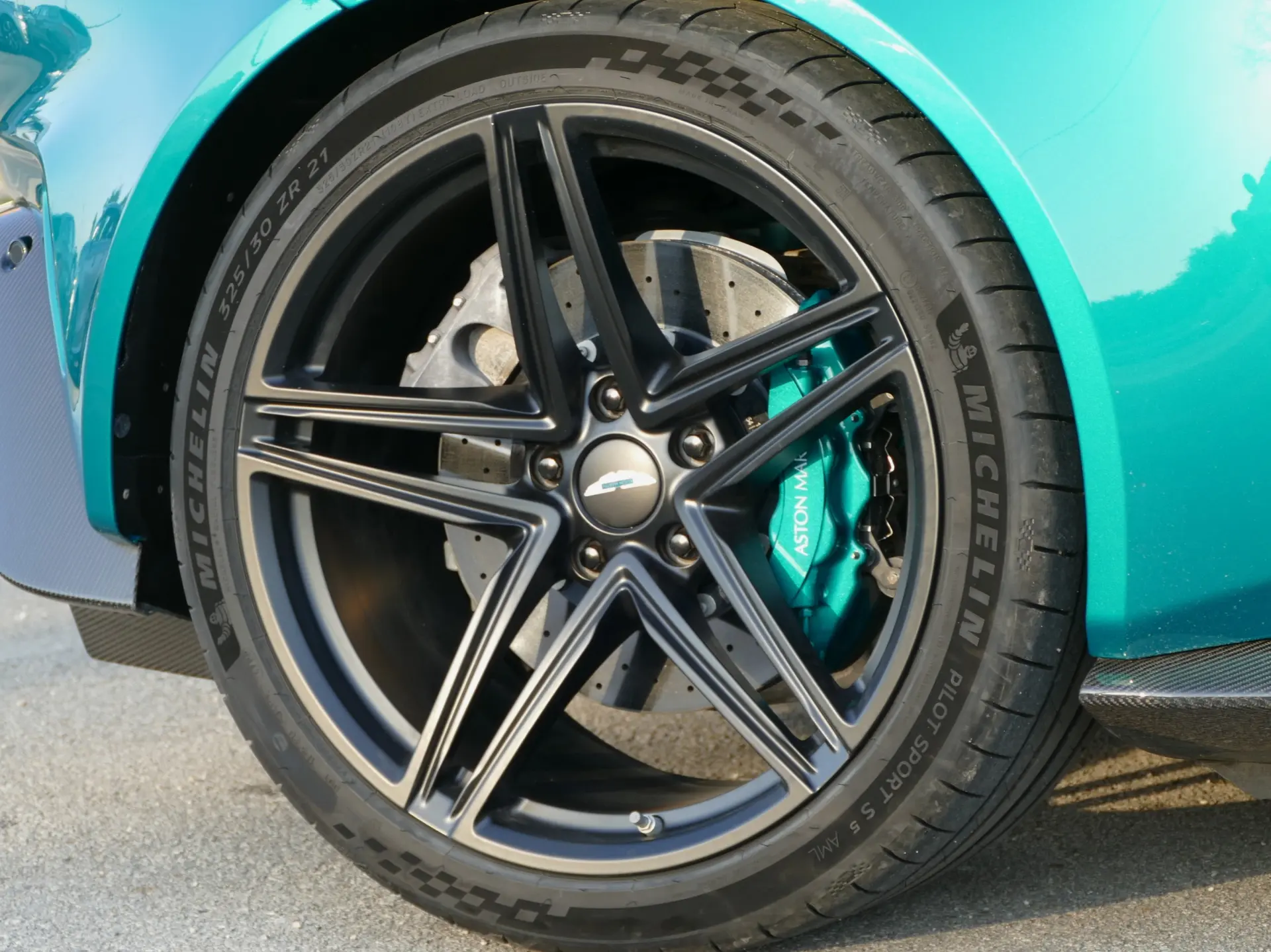 Aston Martin Vantage Coupe V8 16