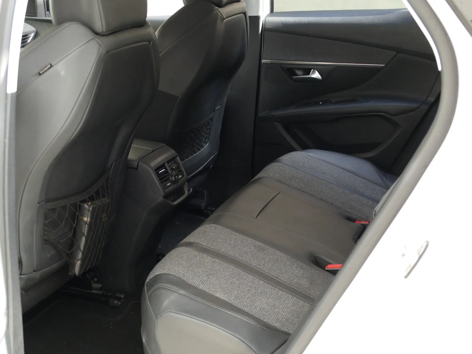 Peugeot 3008 1.6 Hybrid Allure Pack e-EAT8 27