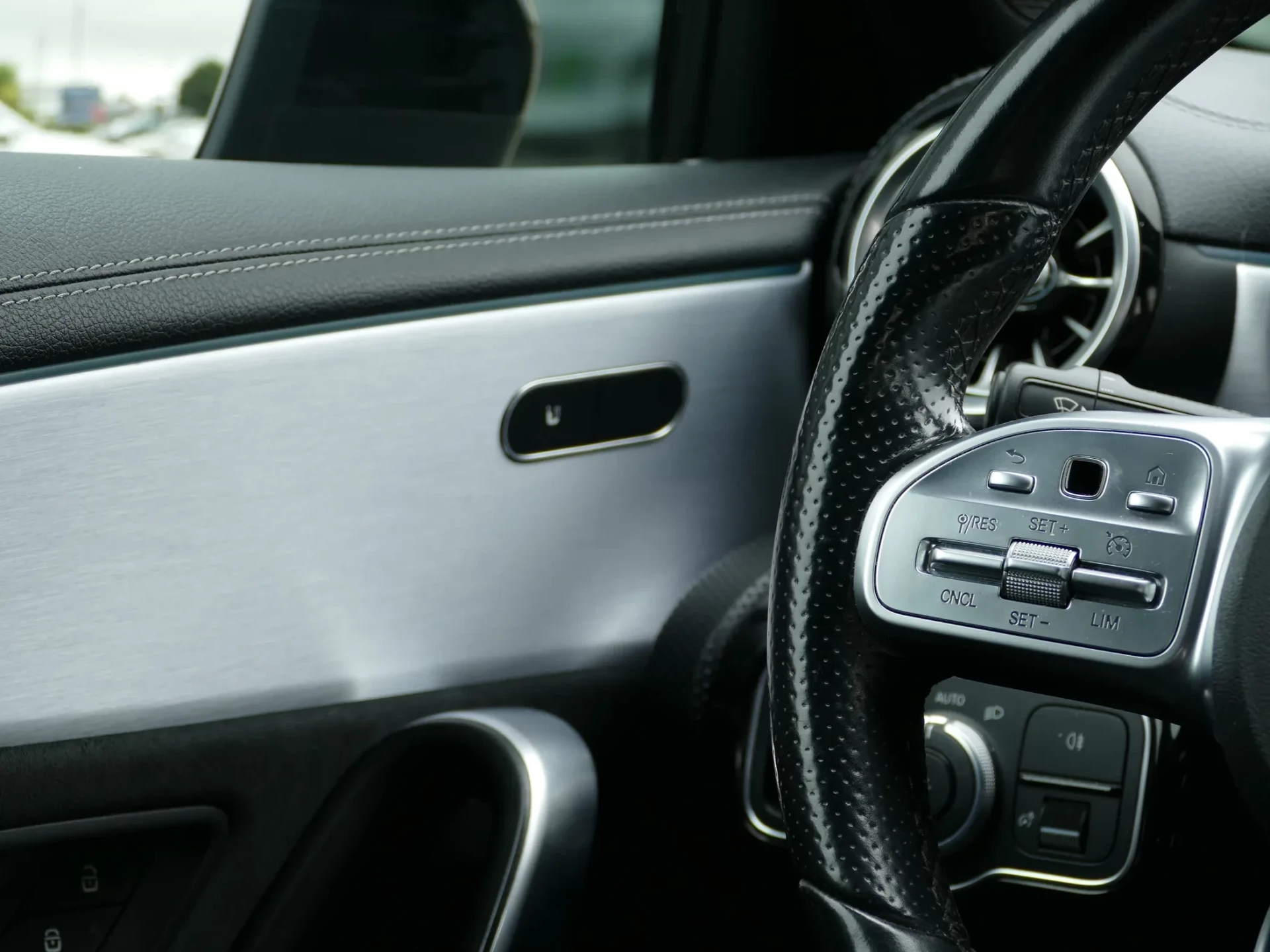 Mercedes-Benz A 250 Limousine e AMG Line 29