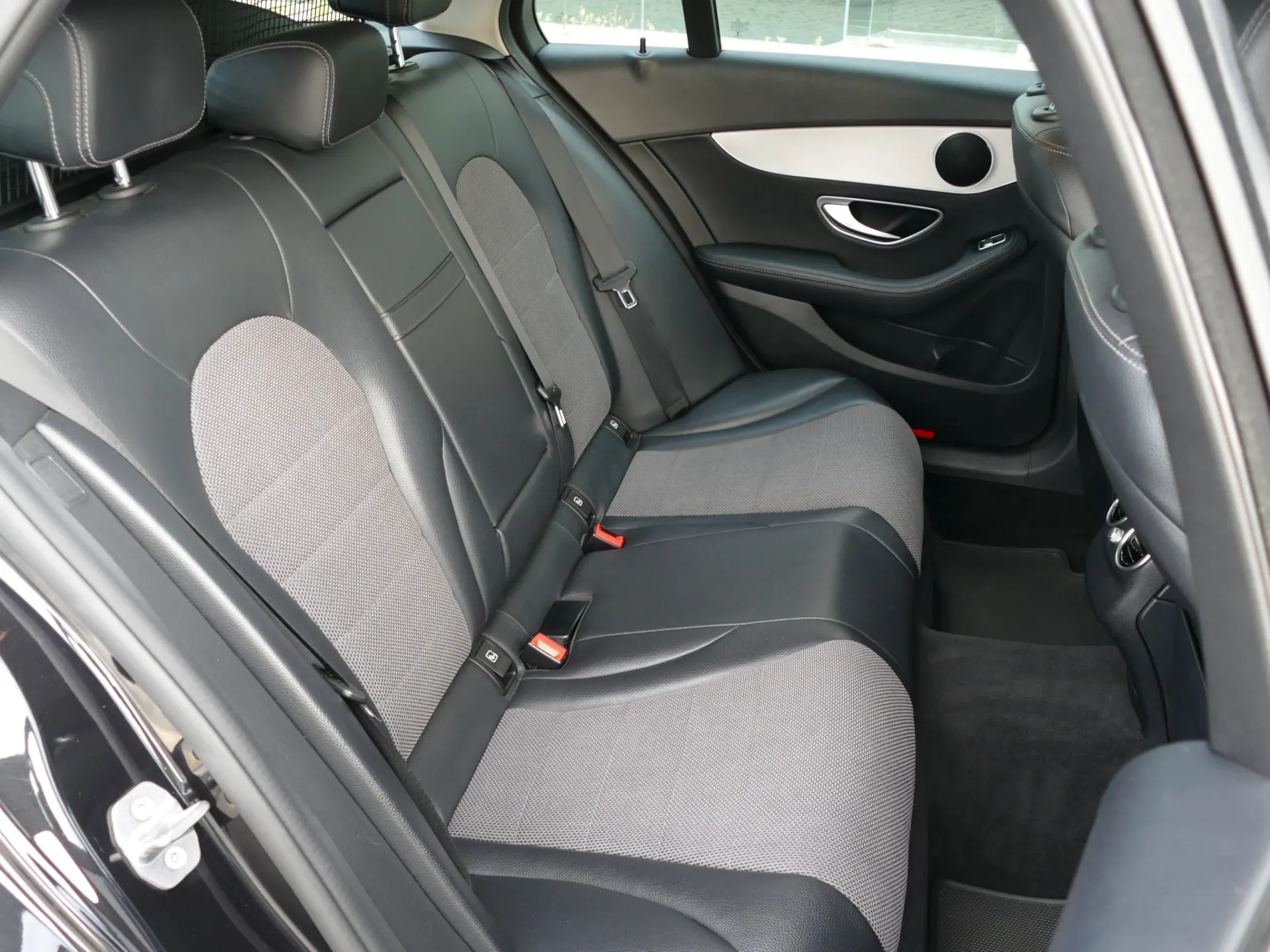 Mercedes-Benz C 200 d Avantgarde 33