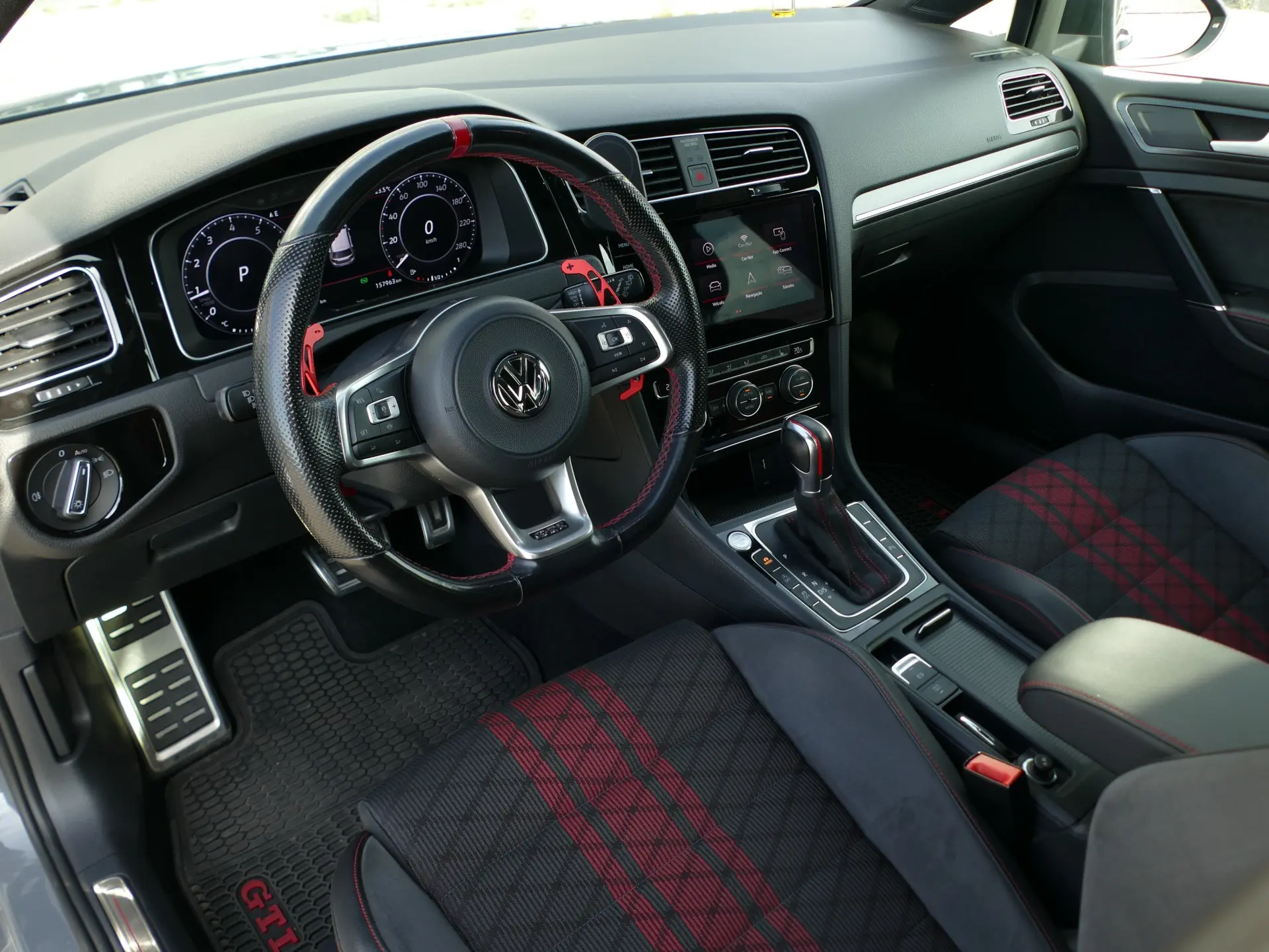 Volkswagen Golf 2.0 TSI GTi TCR DSG 27
