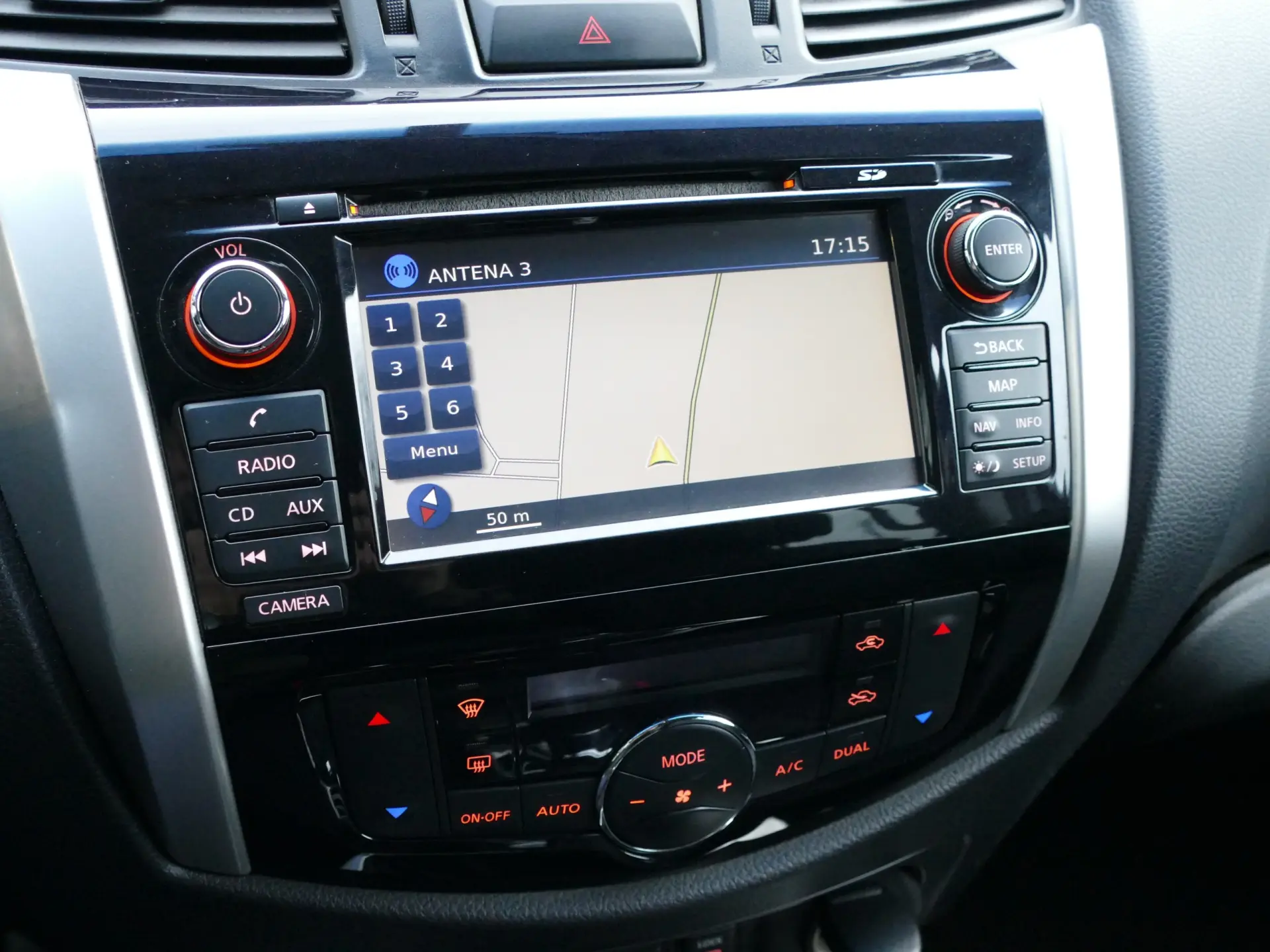 Nissan Navara 2.3 dCi CD 4WD N-Connecta Navi+Barras 20