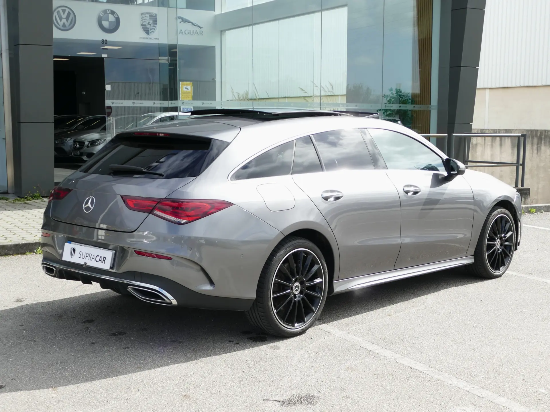 Mercedes-Benz CLA 250 e Shooting Brake AMG Line 3