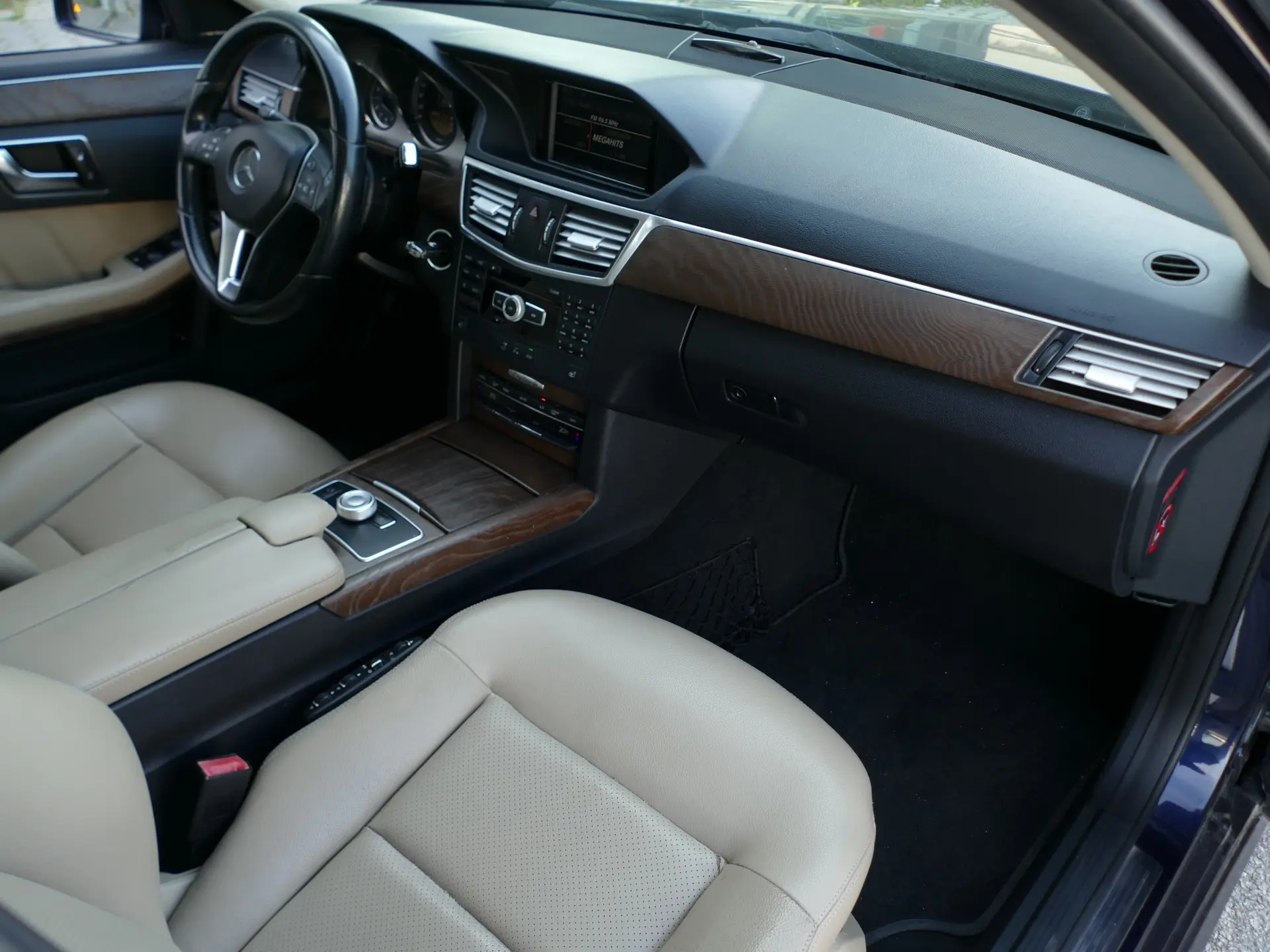 Mercedes-Benz E 220 CDi Avantgarde BE Auto. 29