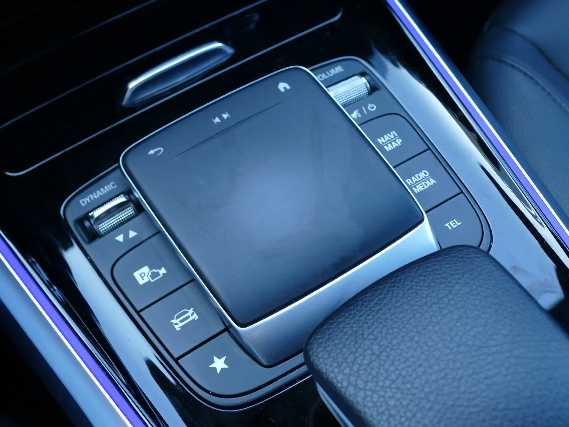 Mercedes-Benz EQB 300 4Matic 28