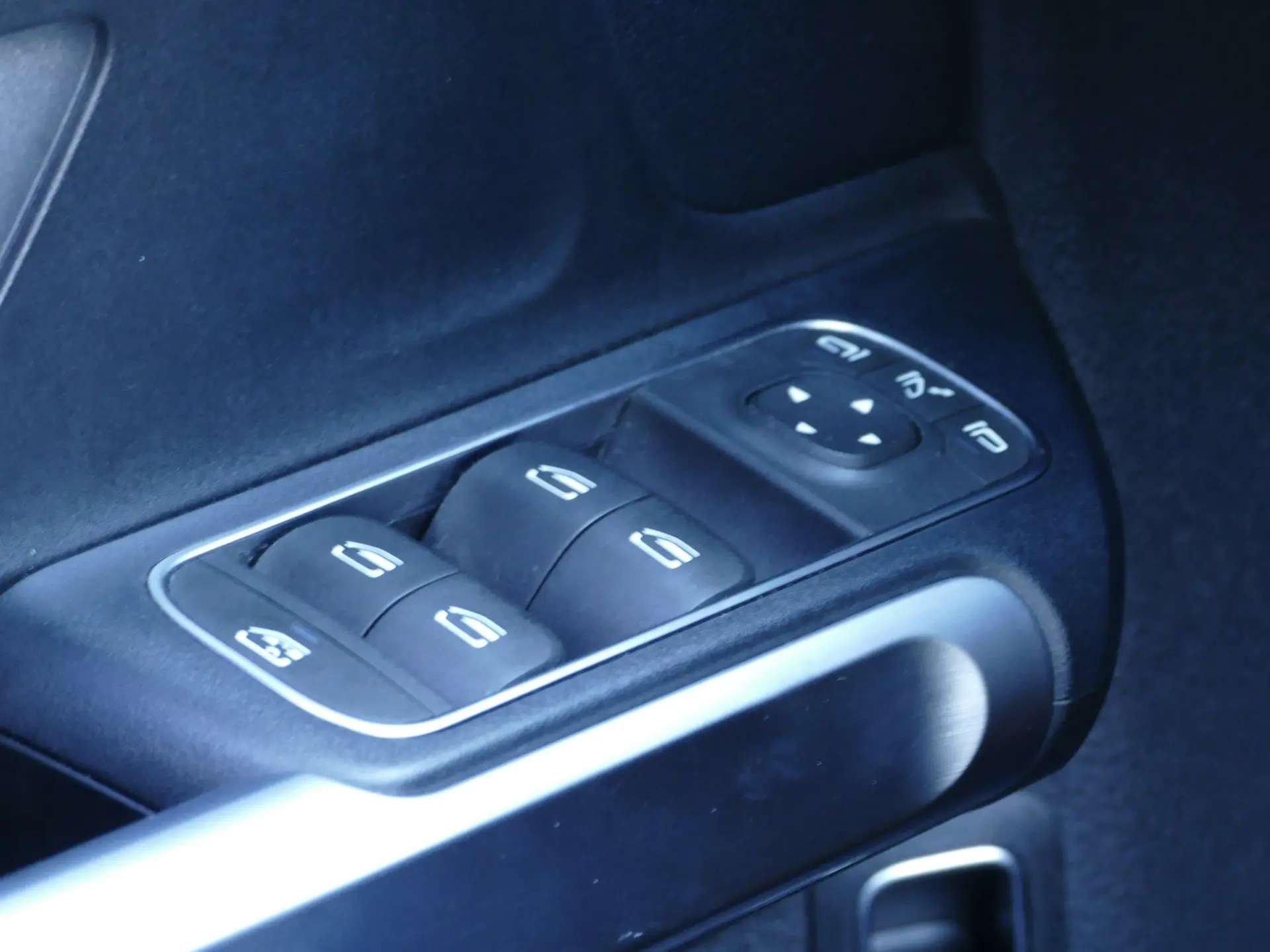Mercedes-Benz EQB 300 4Matic 39
