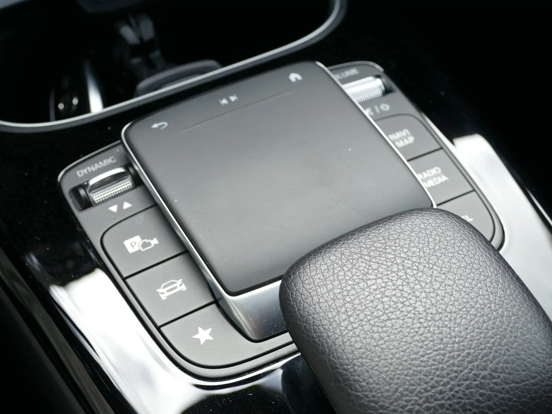 Mercedes-Benz CLA 250 e Shooting Brake AMG Line 19