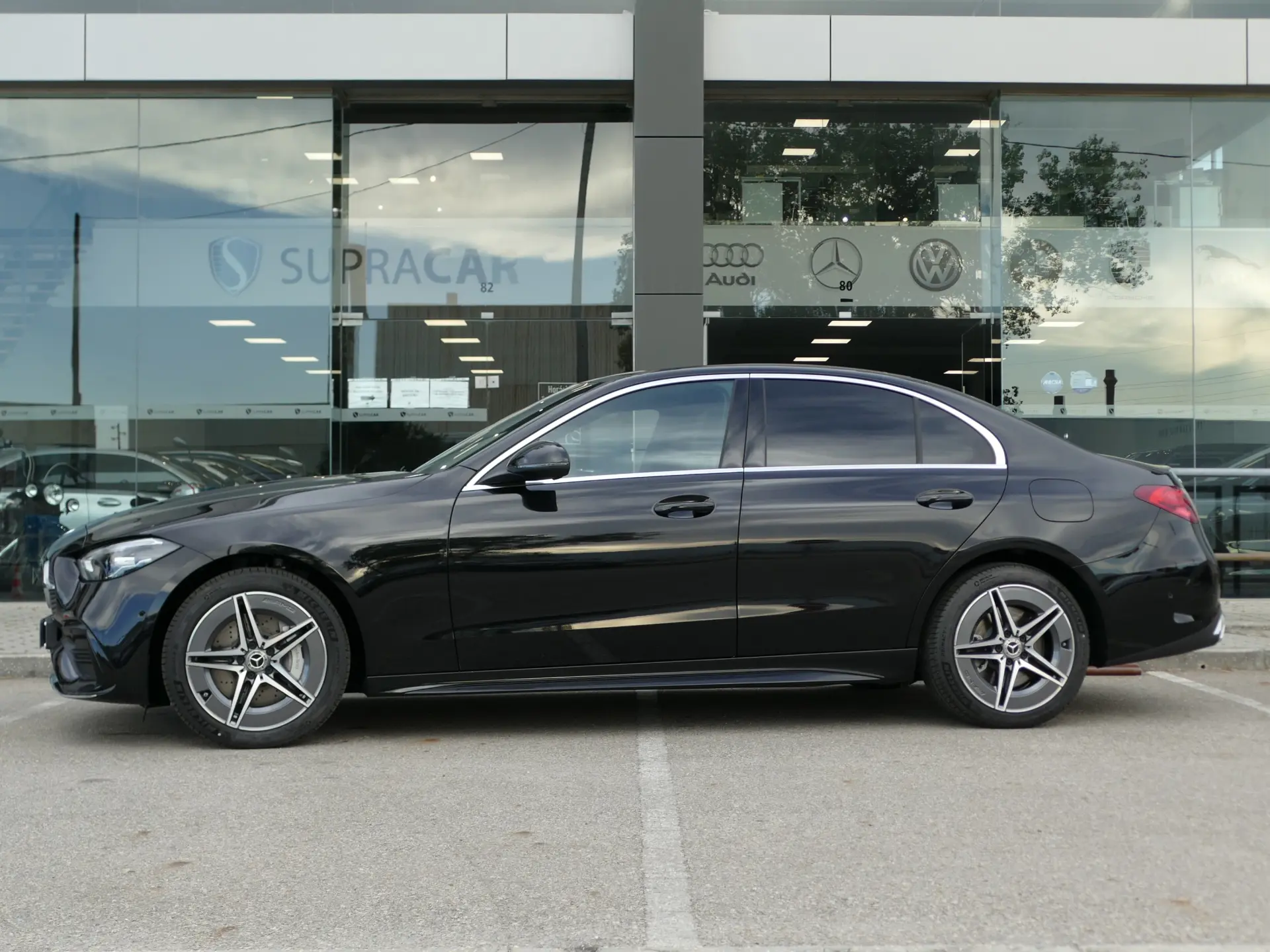 Mercedes-Benz C 300 e AMG Line 17