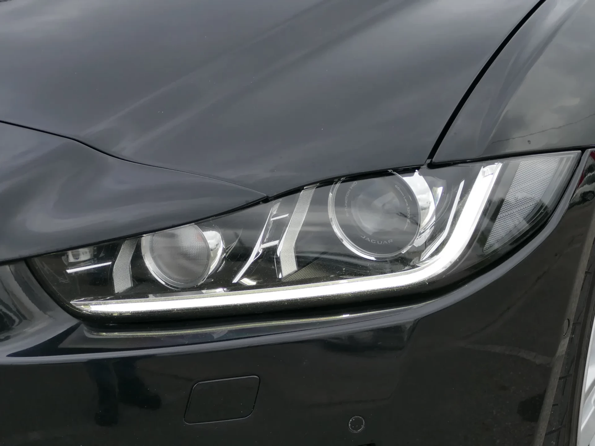 Jaguar XE 2.0 D R-Sport Aut. 6
