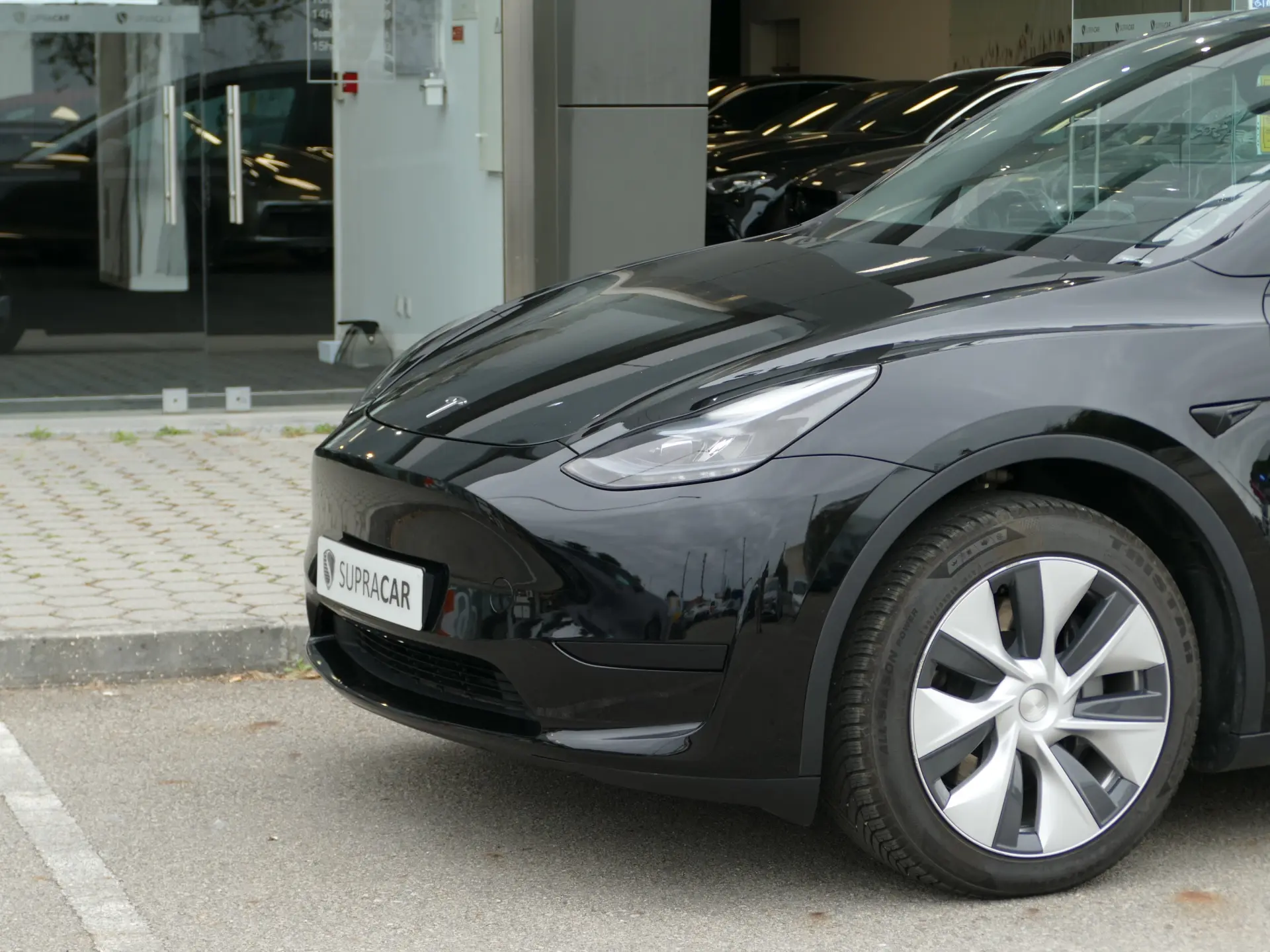 Tesla Model Y Standard 3