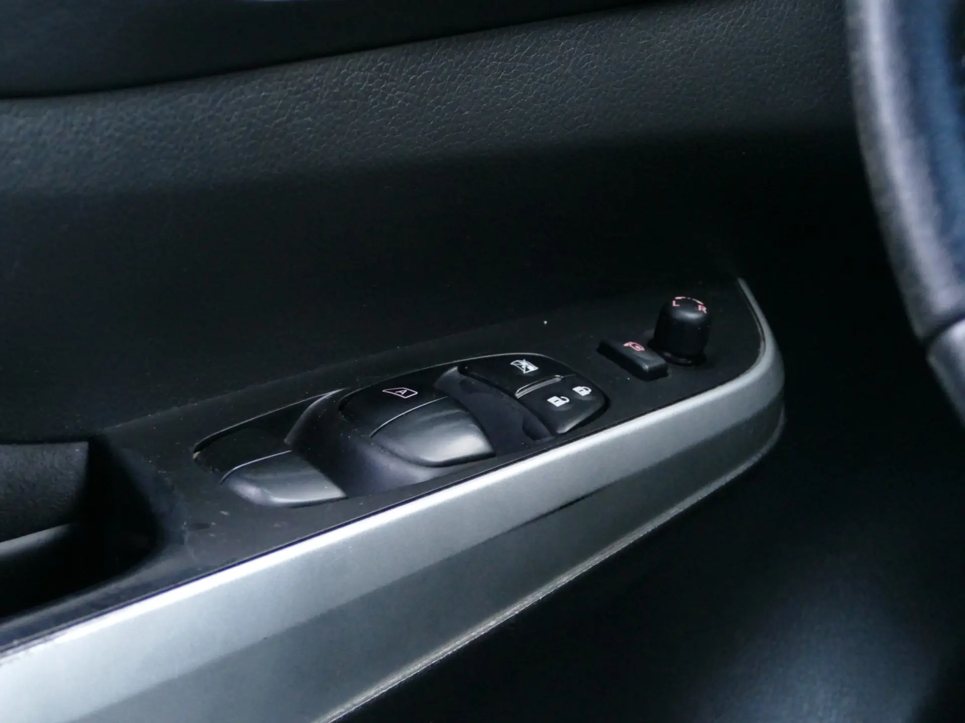 Nissan Navara 2.3 dCi CD 4WD N-Connecta Navi+Barras 32