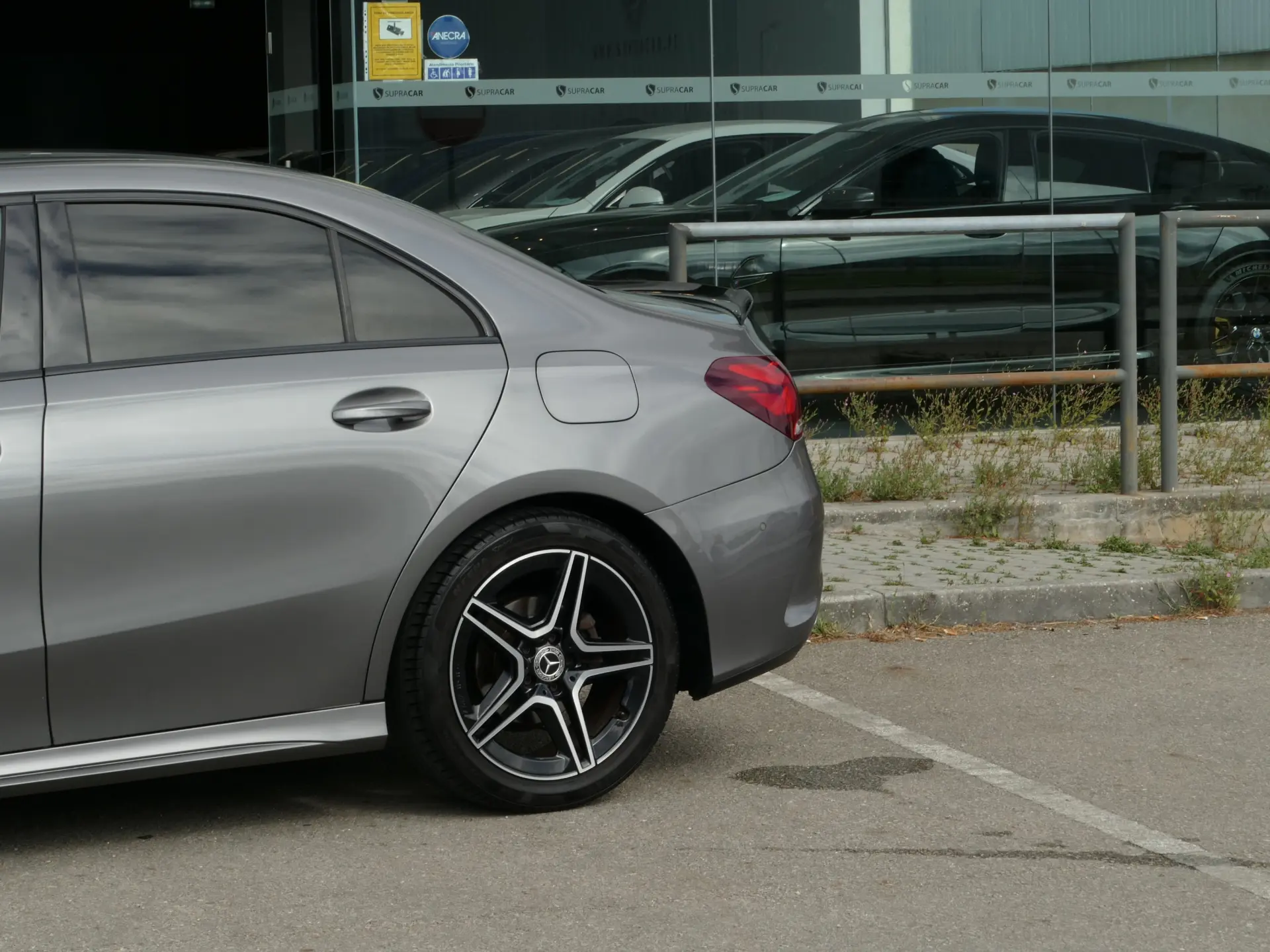 Mercedes-Benz A 180 Limousine d AMG Line Aut. 16