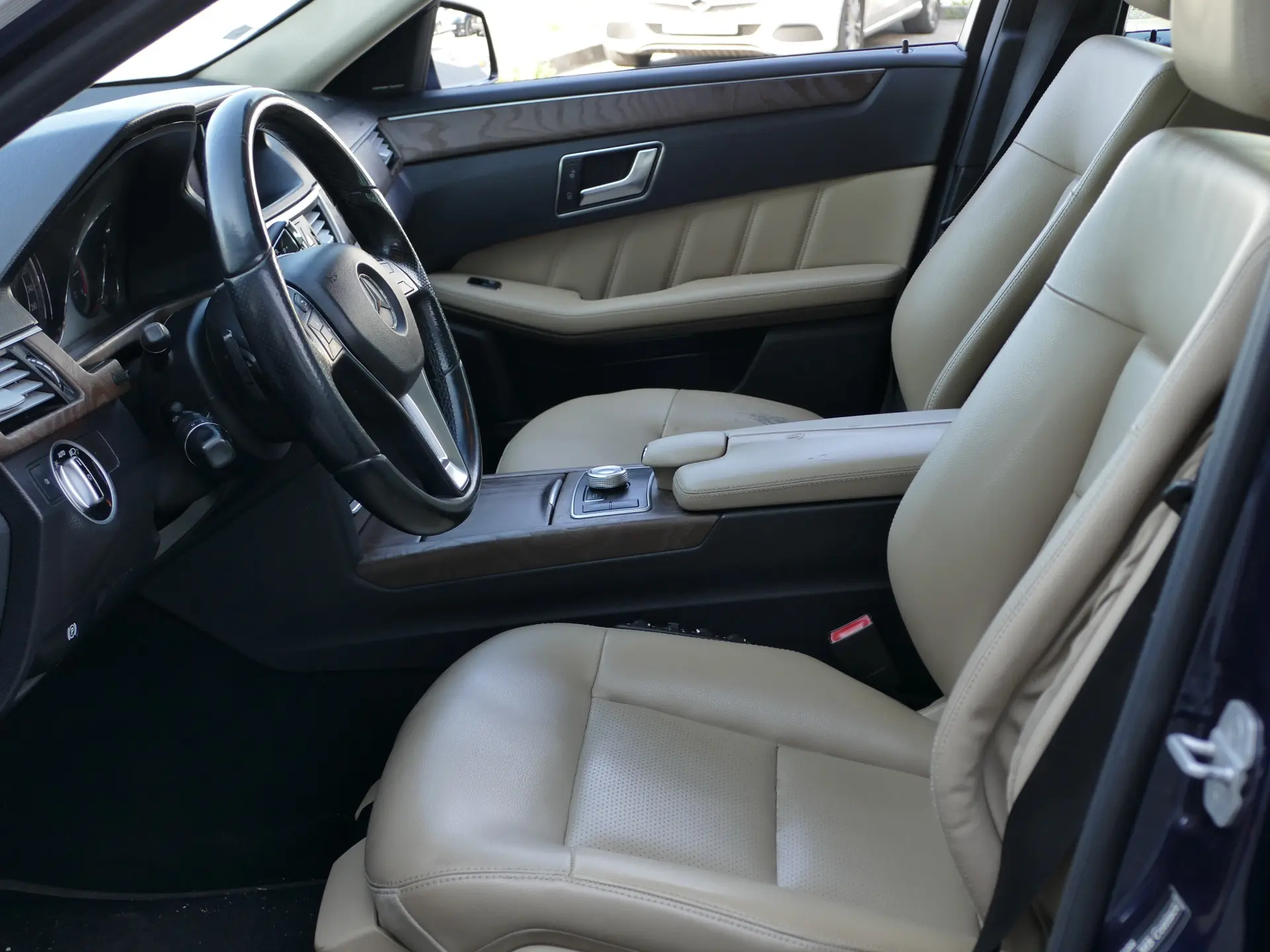 Mercedes-Benz E 220 CDi Avantgarde BE Auto. 27