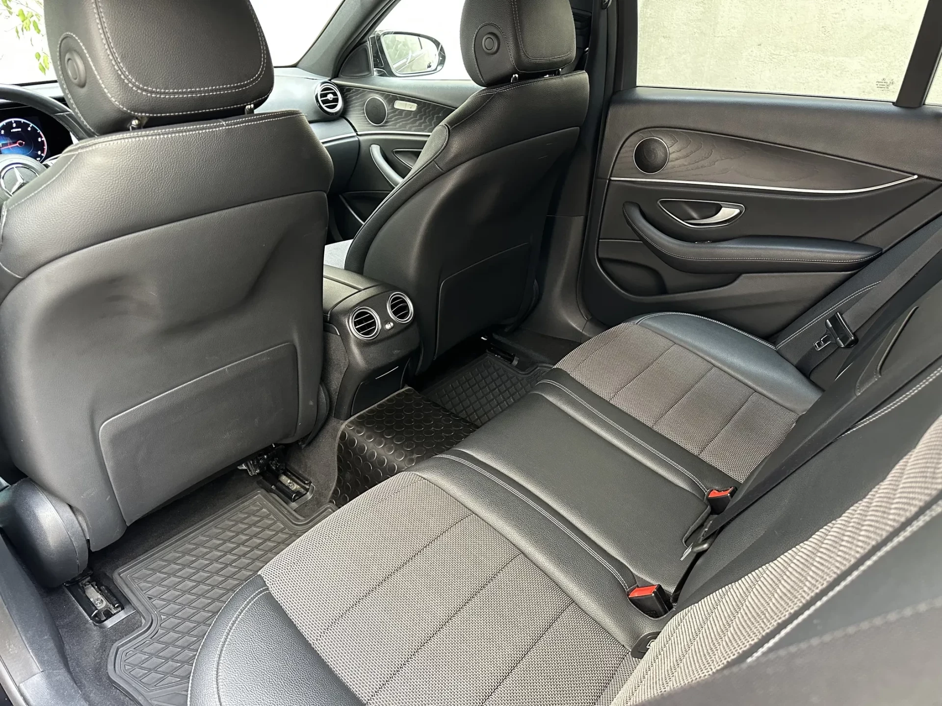 Mercedes-Benz E 220 d Avantgarde 12