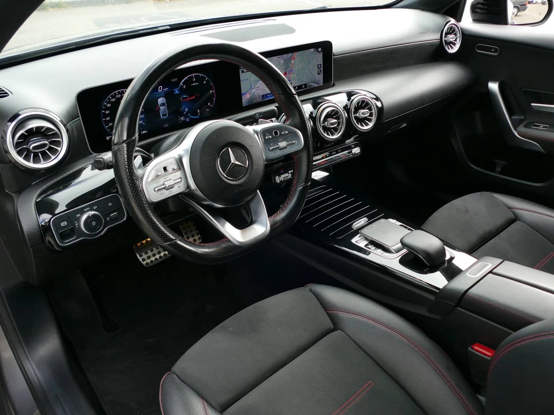 Mercedes-Benz A 180 Limousine d AMG Line Aut. 25
