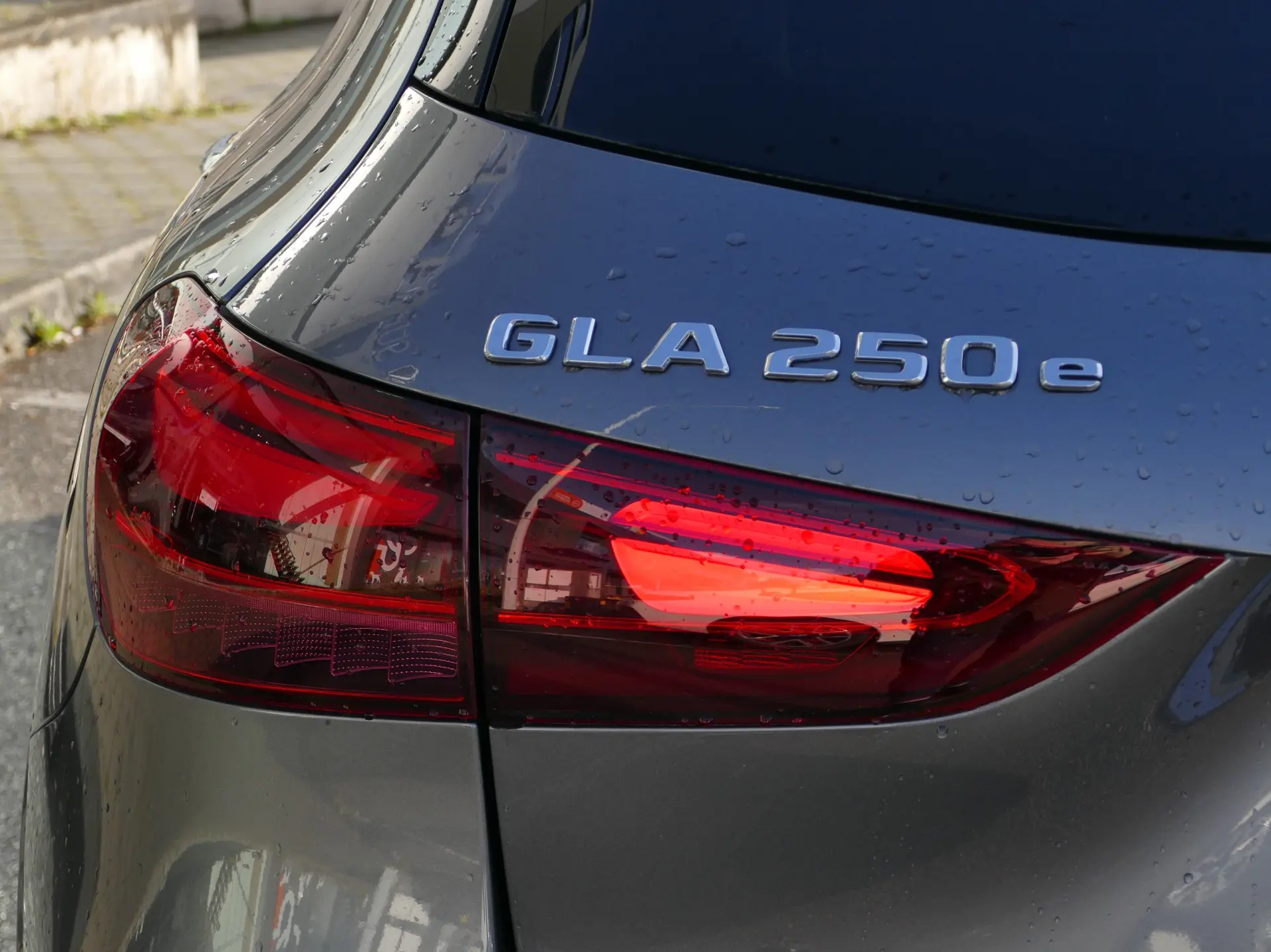 Mercedes-Benz GLA 250 e AMG Line 10