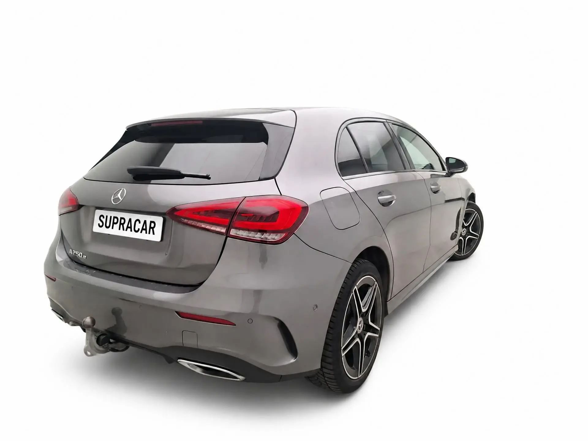 Mercedes-Benz A 250 e AMG Line 4