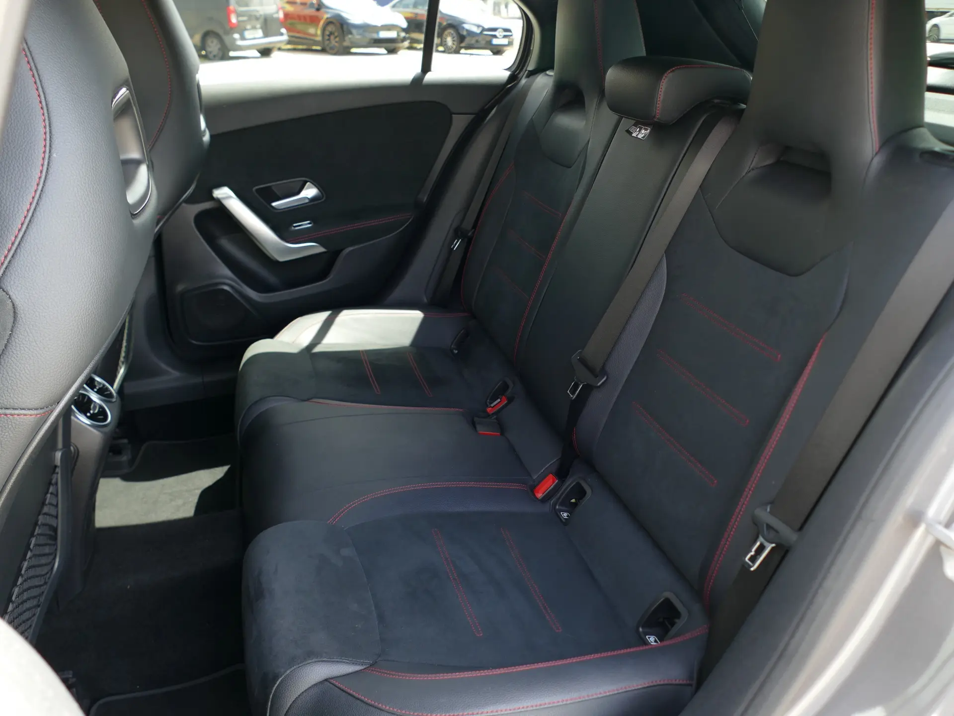Mercedes-Benz A 180 d AMG Line Aut. 32