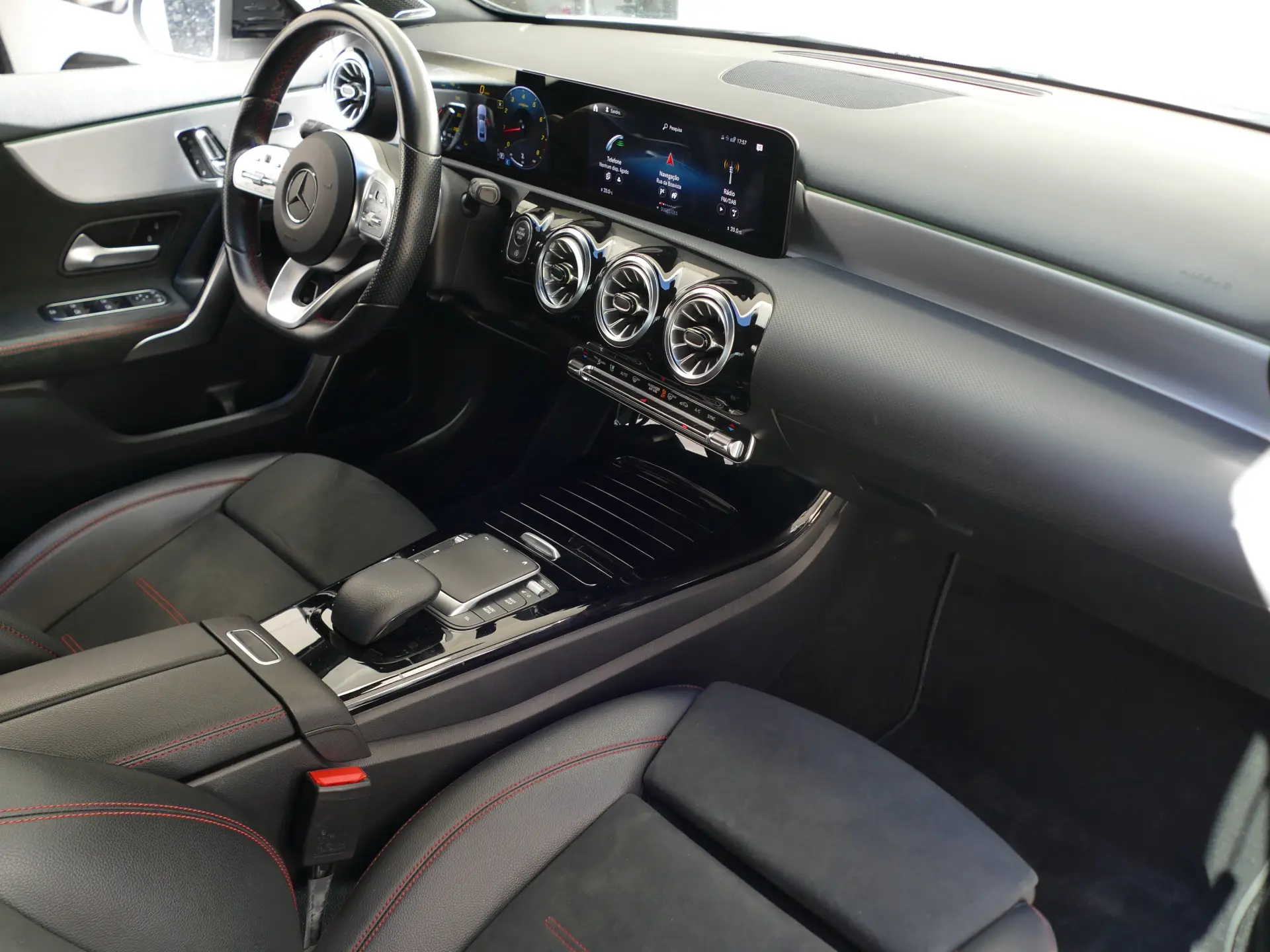 Mercedes-Benz A 200 Limousine AMG Line Aut. 28