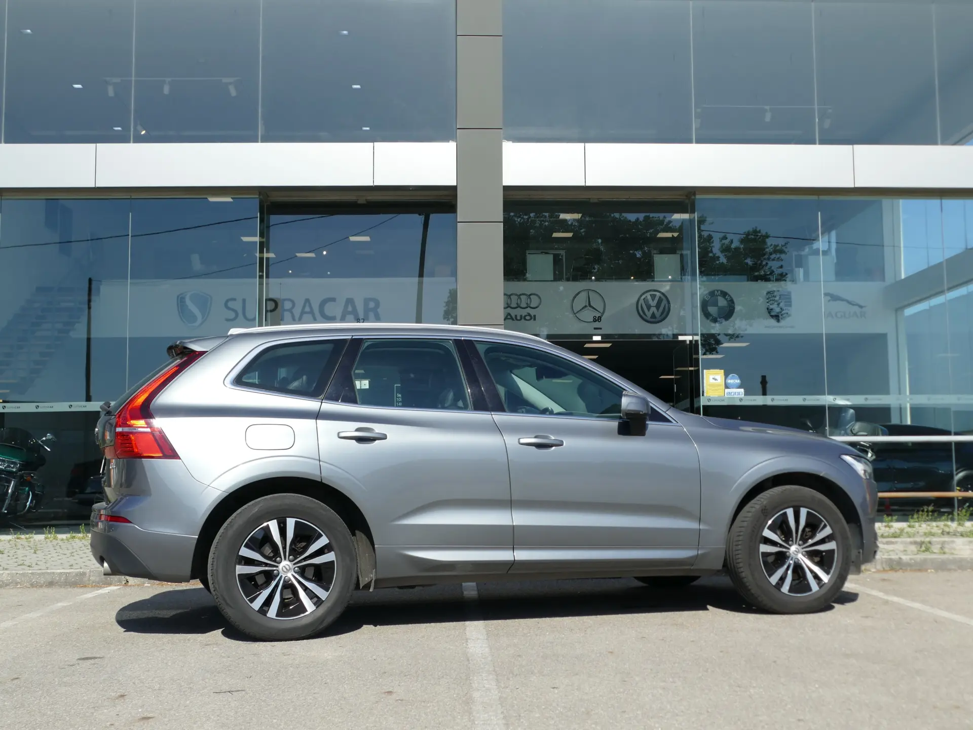 Volvo XC 60 2.0 D4 Momentum Geartronic 17
