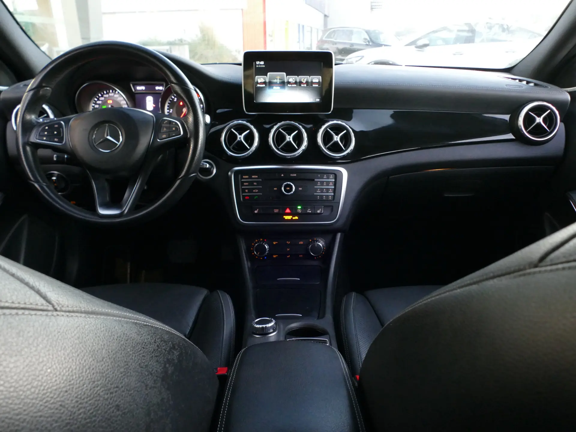 Mercedes-Benz GLA 220 d Urban 36