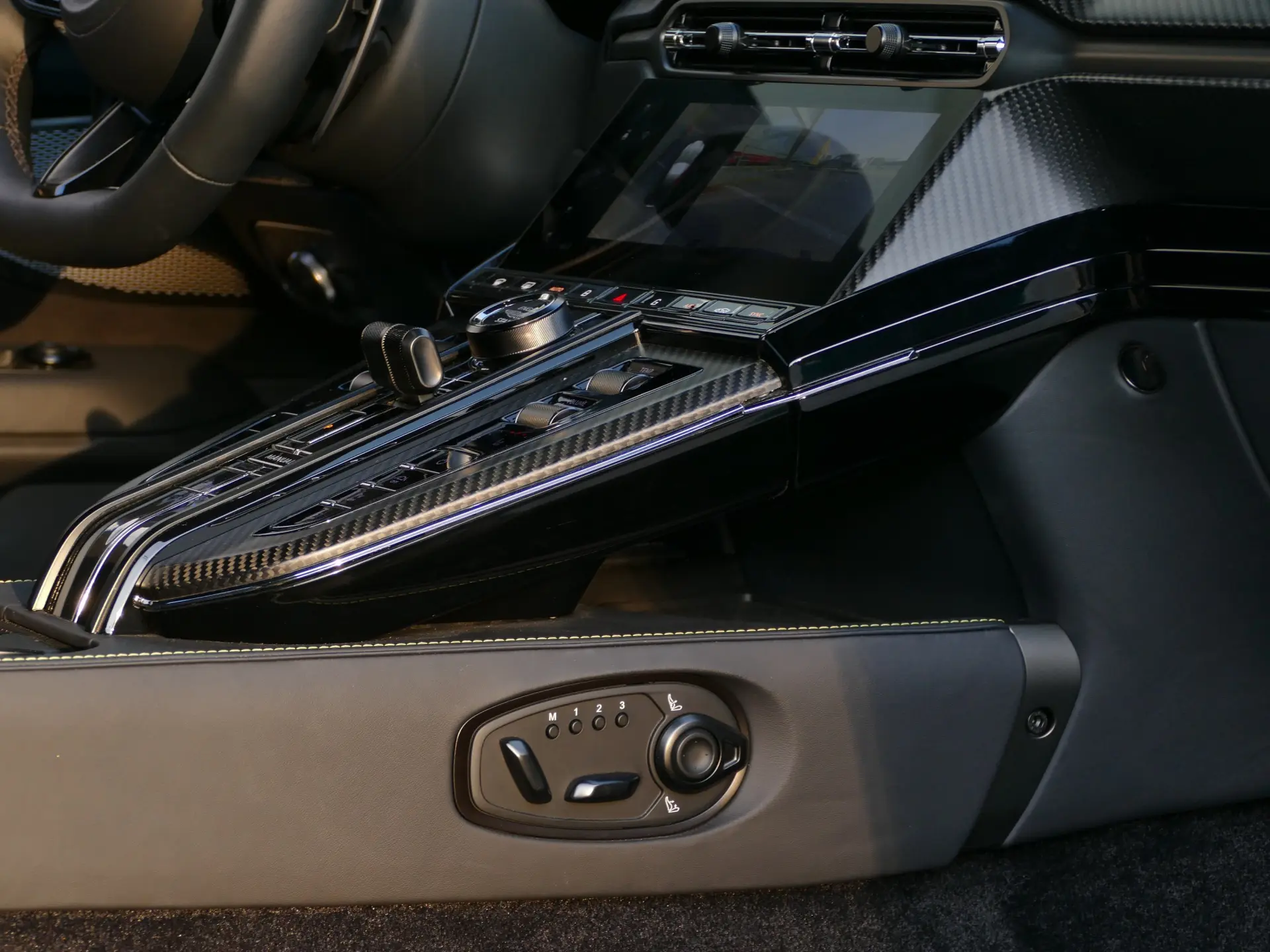 Aston Martin Vantage Coupe V8 48