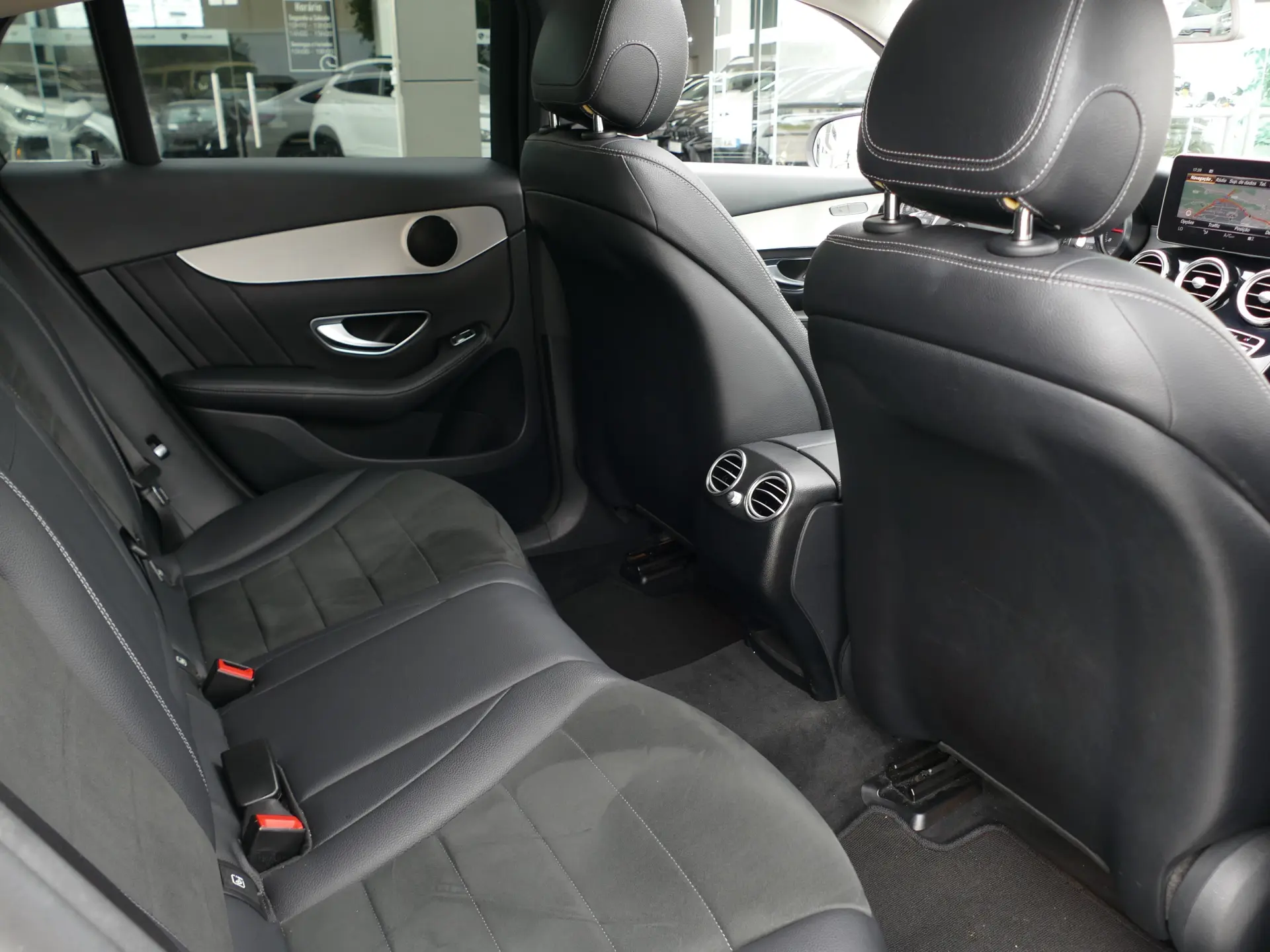 Mercedes-Benz GLC 220 d 4Matic 9G-TRONIC AMG Line 36