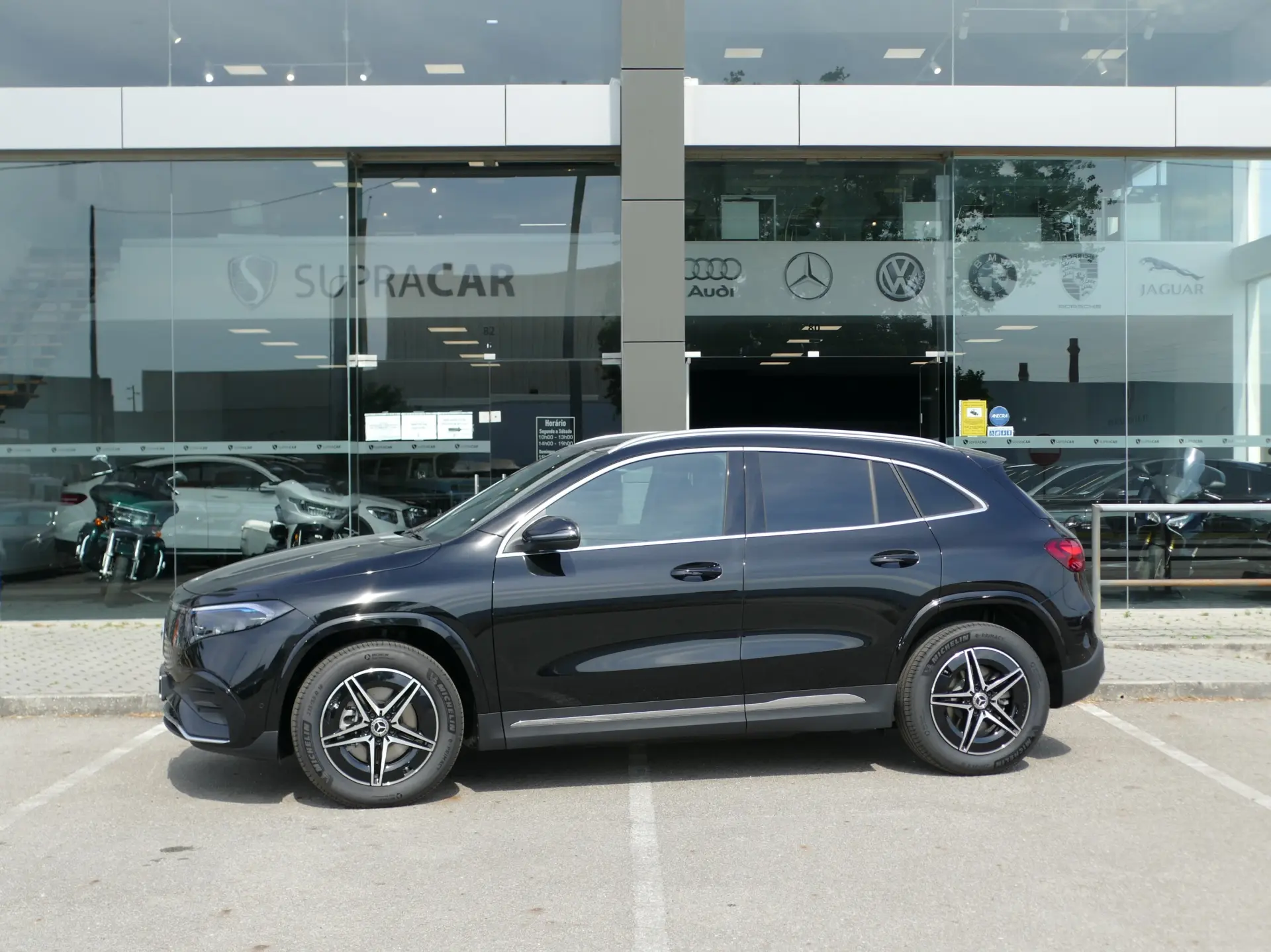 Mercedes-Benz EQA 250+ AMG Line 42